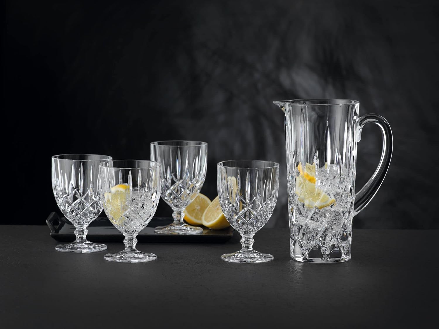 Nachtmann Noblesse Collection – Jarra transparente con boquilla y asa, ideal para agua, té helado, jugo, ponche de frutas y bebidas, 42 onzas