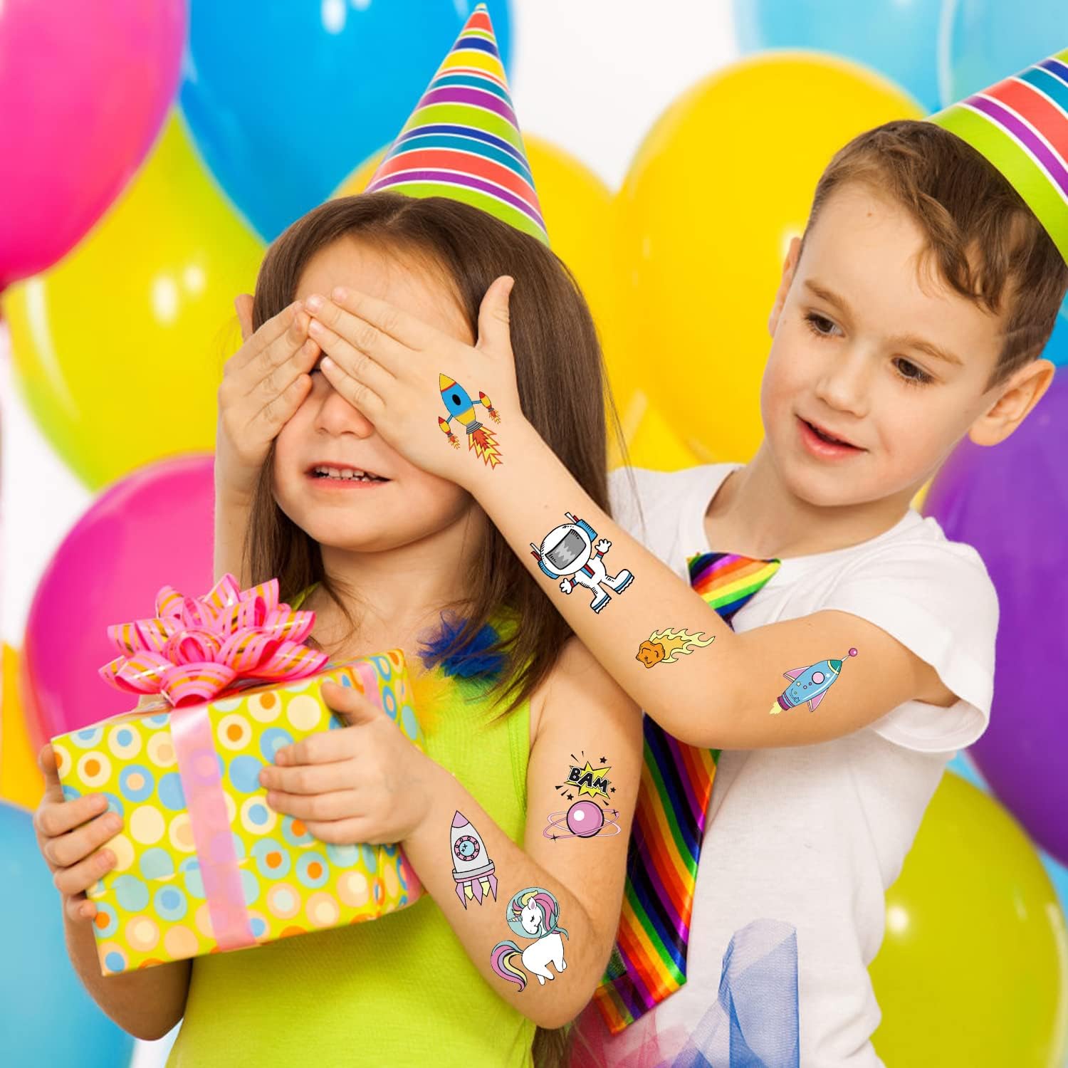 Suministros de recuerdos de fiesta de cumpleaños con temática espacial, 240 tatuajes temporales para niños, 2 tipos de decoración de planeta