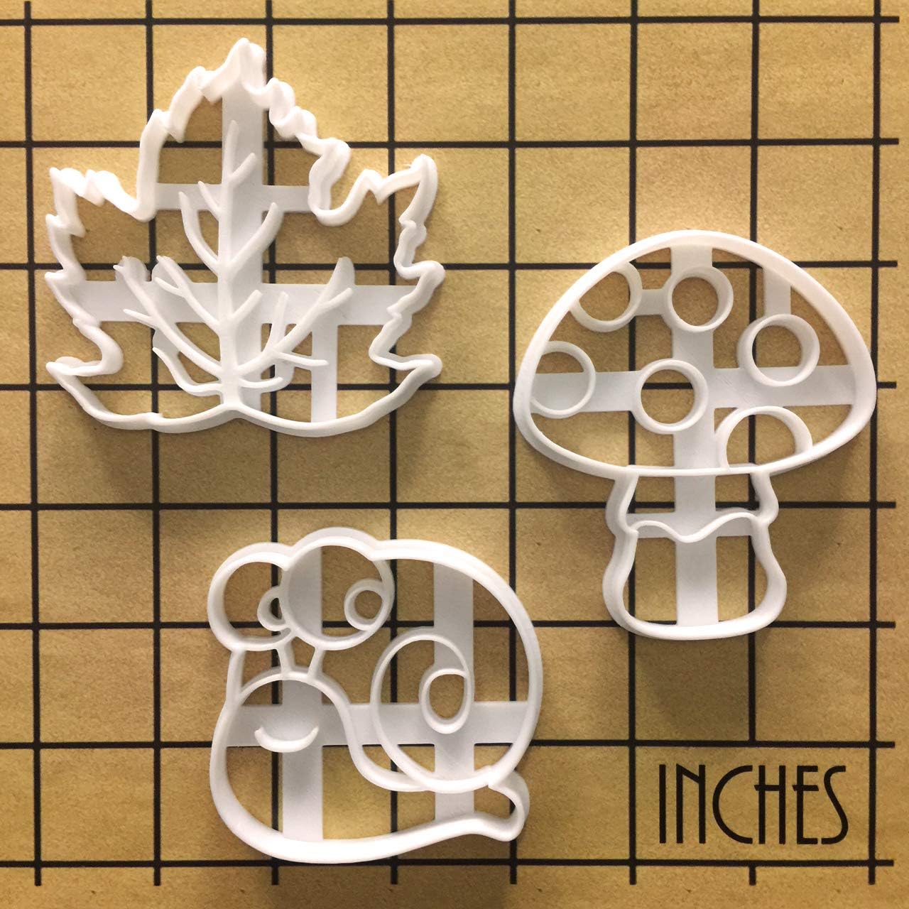 Juego de 3 cortadores de galletas con temática caprichosa (diseños seta, caracol, y hoja de arce), 3 piezas – Bakerlogy