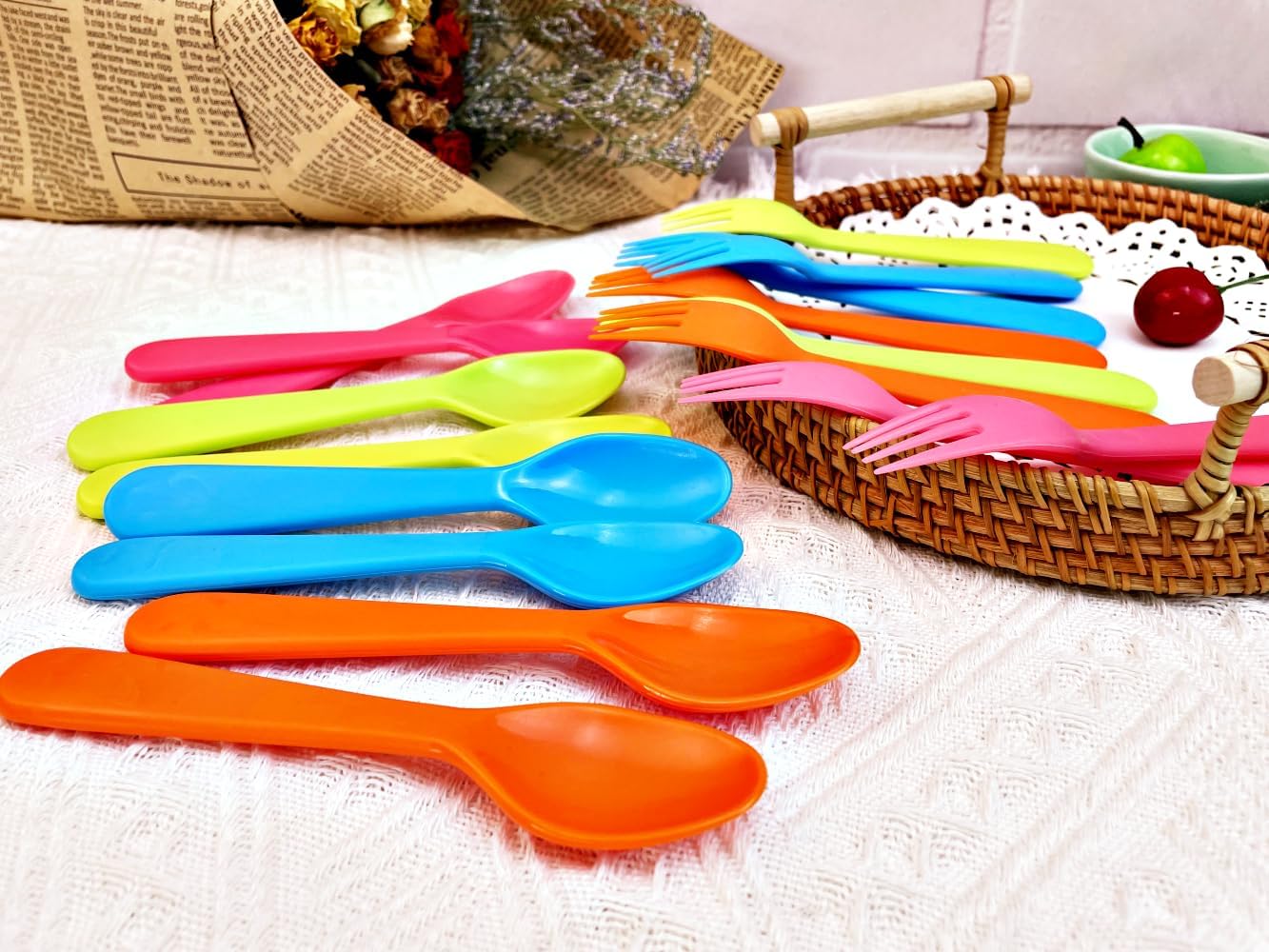 16 utensilios de plástico para niños, utensilios de alimentación reutilizables para niños pequeños con 8 tenedores y 8 cucharas para niños,