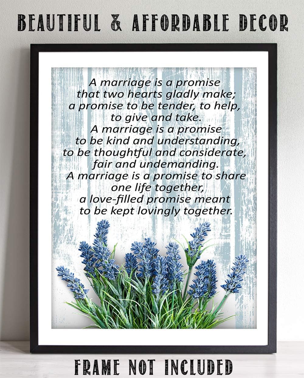Romántico, con texto en inglés “A Marriage is a Promise.” Staying Together, aspecto vintage de madera con flores de lavanda azules y palabras