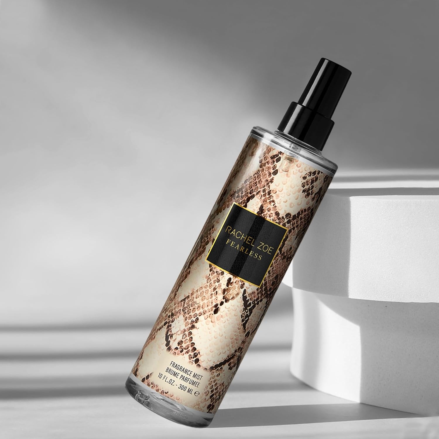 RACHEL ZOE Fearless – Bruma corporal para mujer, valiente y sin disculpas, se abre con verbena, cassis y naranja mandarina, mezclas de cítricos