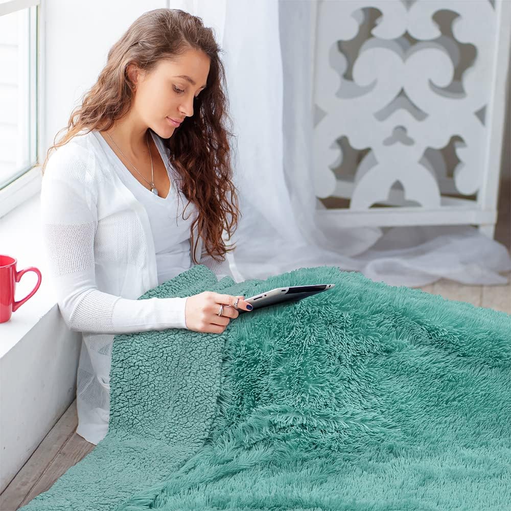 PAVILIA Manta suave y esponjosa de piel sintética, color verde azulado, manta de sherpa cálida y peluda para cama, sofá, manta decorativa de felpa