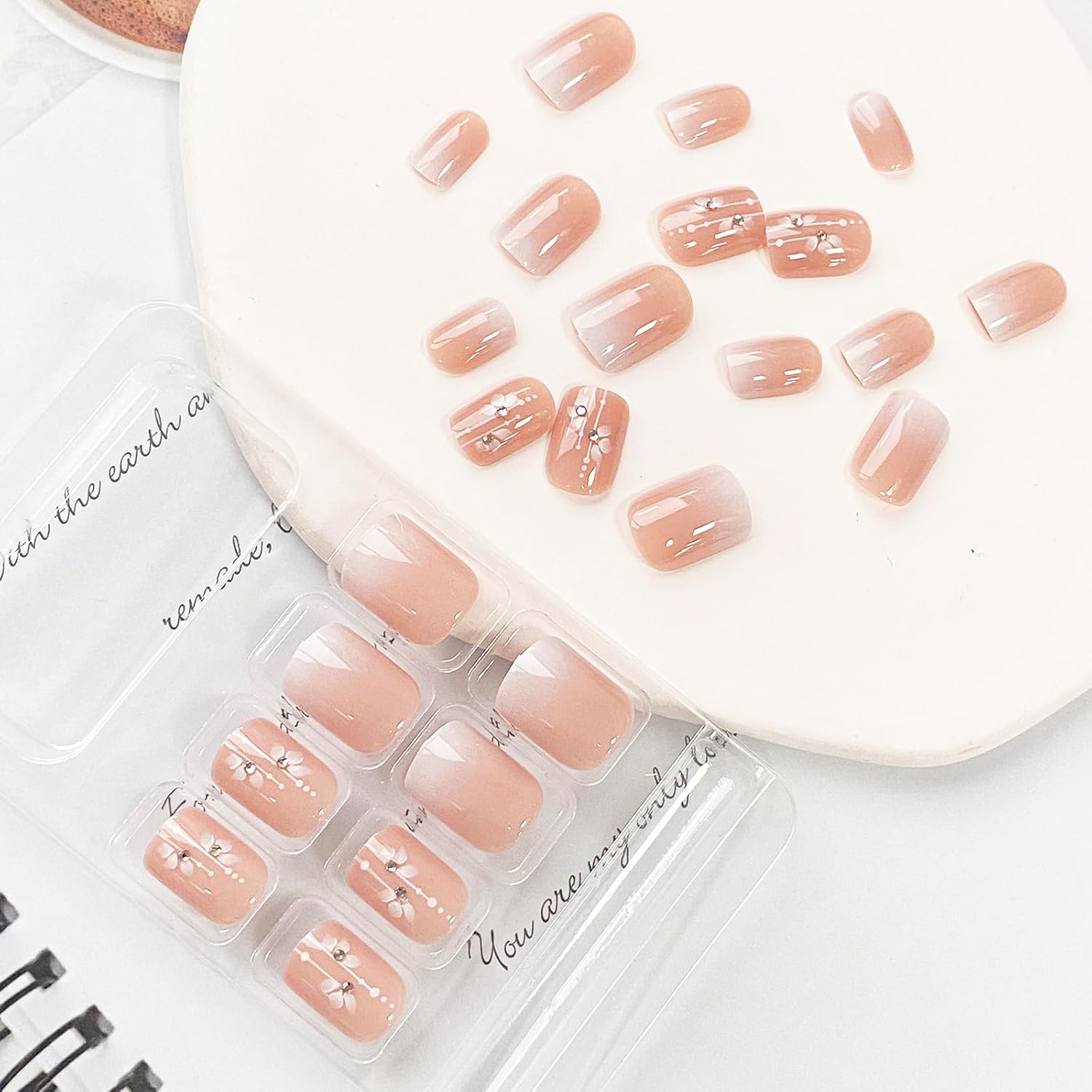 24 uñas cortas a presión, uñas postizas rosas, uñas acrílicas de forma cuadrada con diseños de flores, uñas postizas degradadas, uñas postizas de