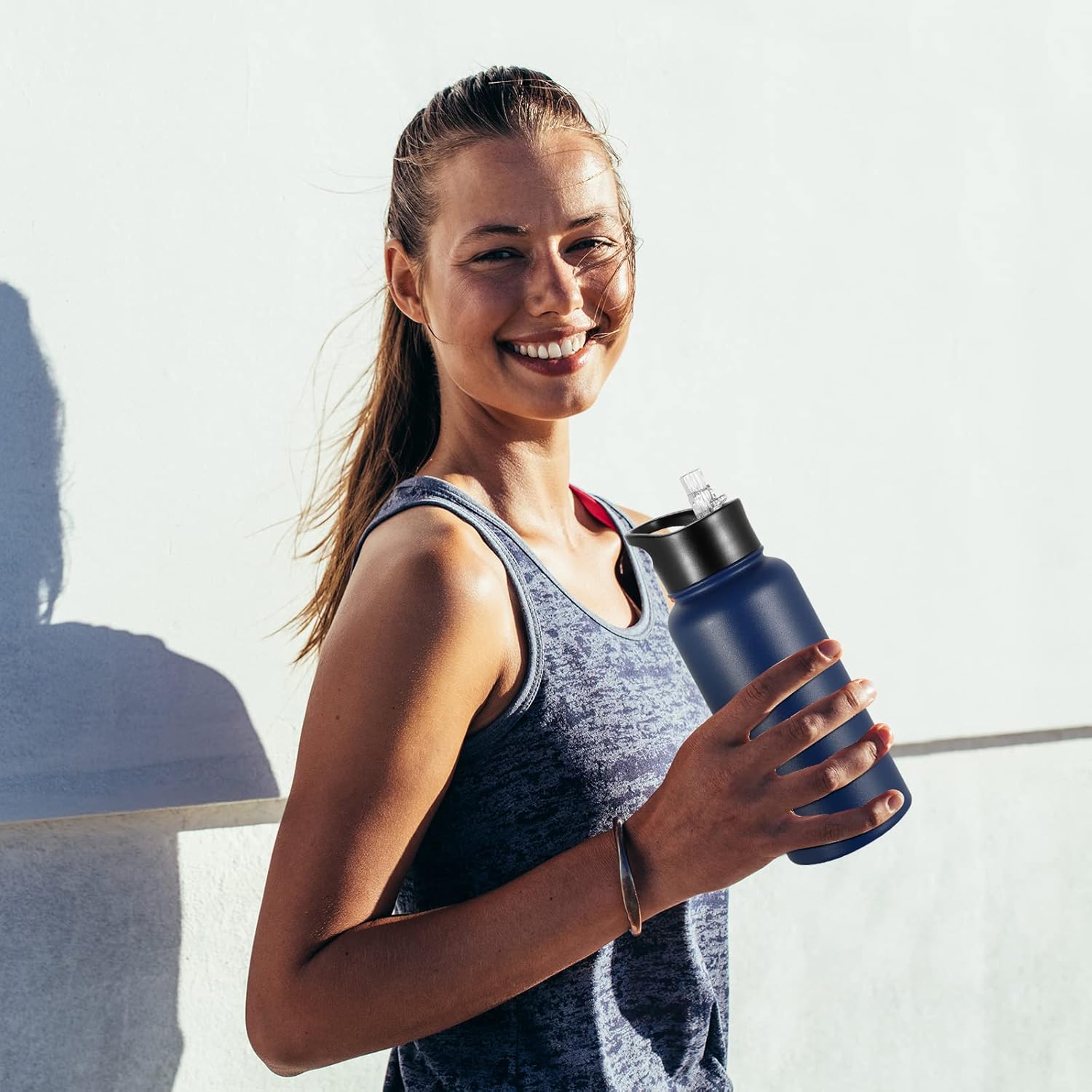 Paquete de 4 botellas de agua aisladas de 32 onzas, botellas de agua deportivas de acero inoxidable con tapa con popote y tapas de boca ancha, vacío
