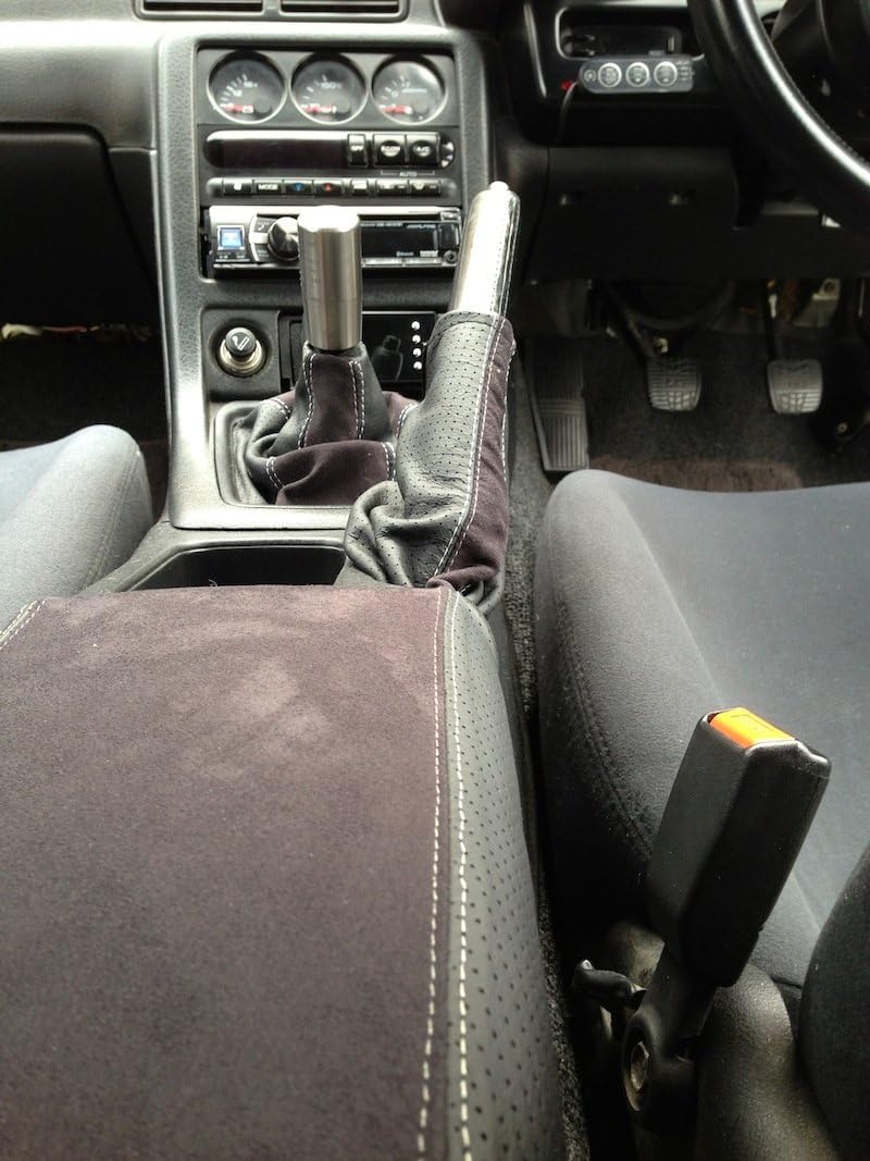 RedlineGoods Maleta de cambio compatible con Nissan Skyline R32 1989-93. Hecho a medida, no universal. Piel perforada negra italiana auténtica de