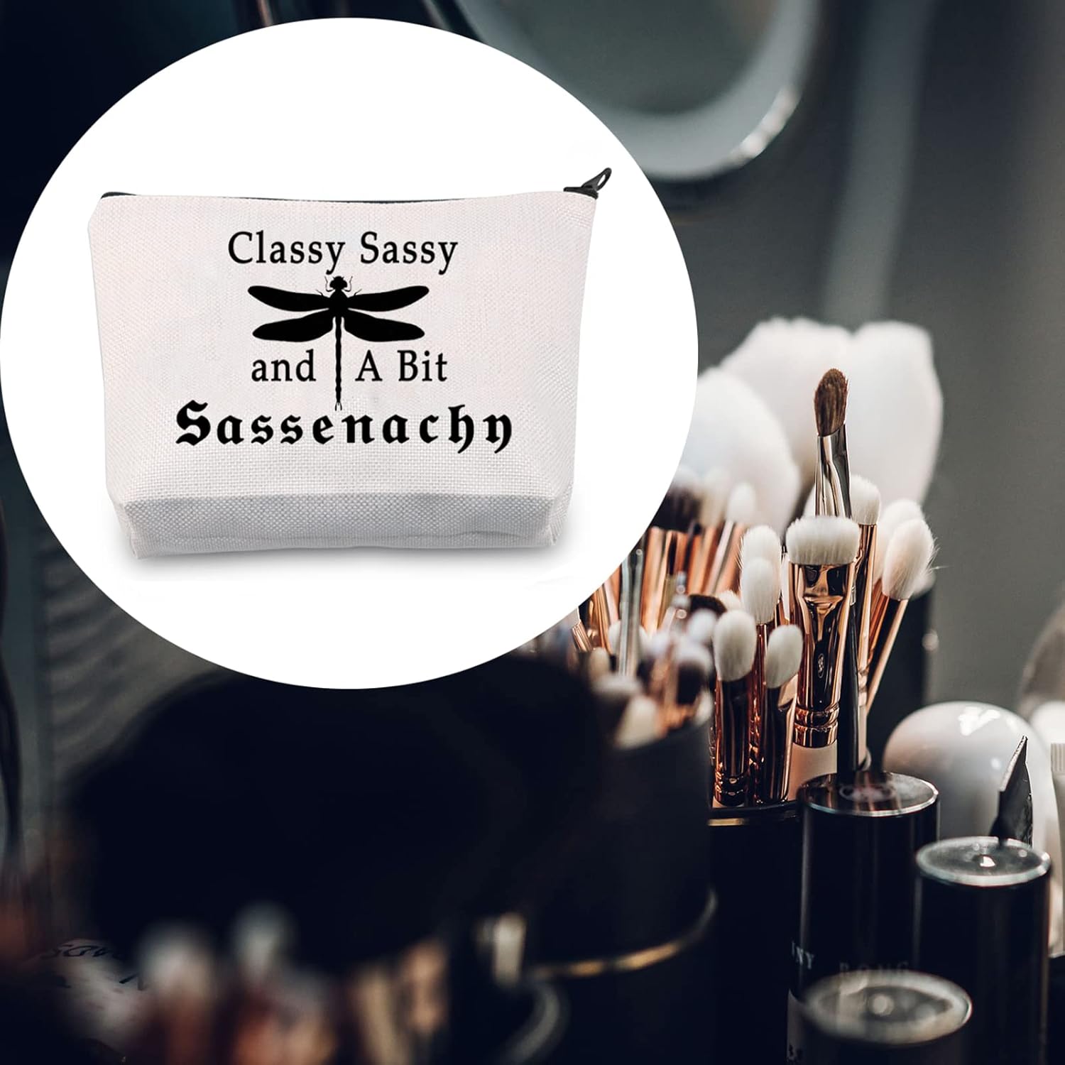 LEVLO Regalos para fanáticos de la libélula Sassenach mercancía para los fans de Jamie Fraser Bolsas de maquillaje con clase Sassy y A Bit
