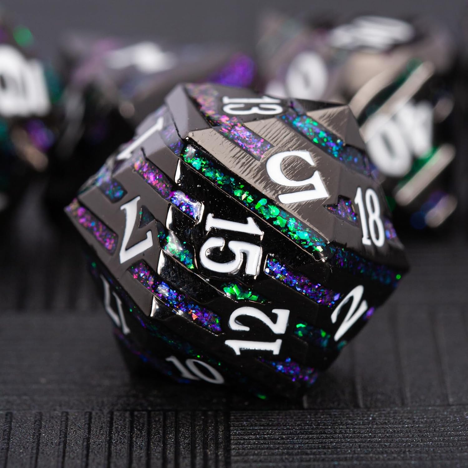 DND – Juego de dados de mazmorras y dragones d20, dados de rayas metálicas con funda de regalo, juegos de dados poliédricos para juegos de mesa,