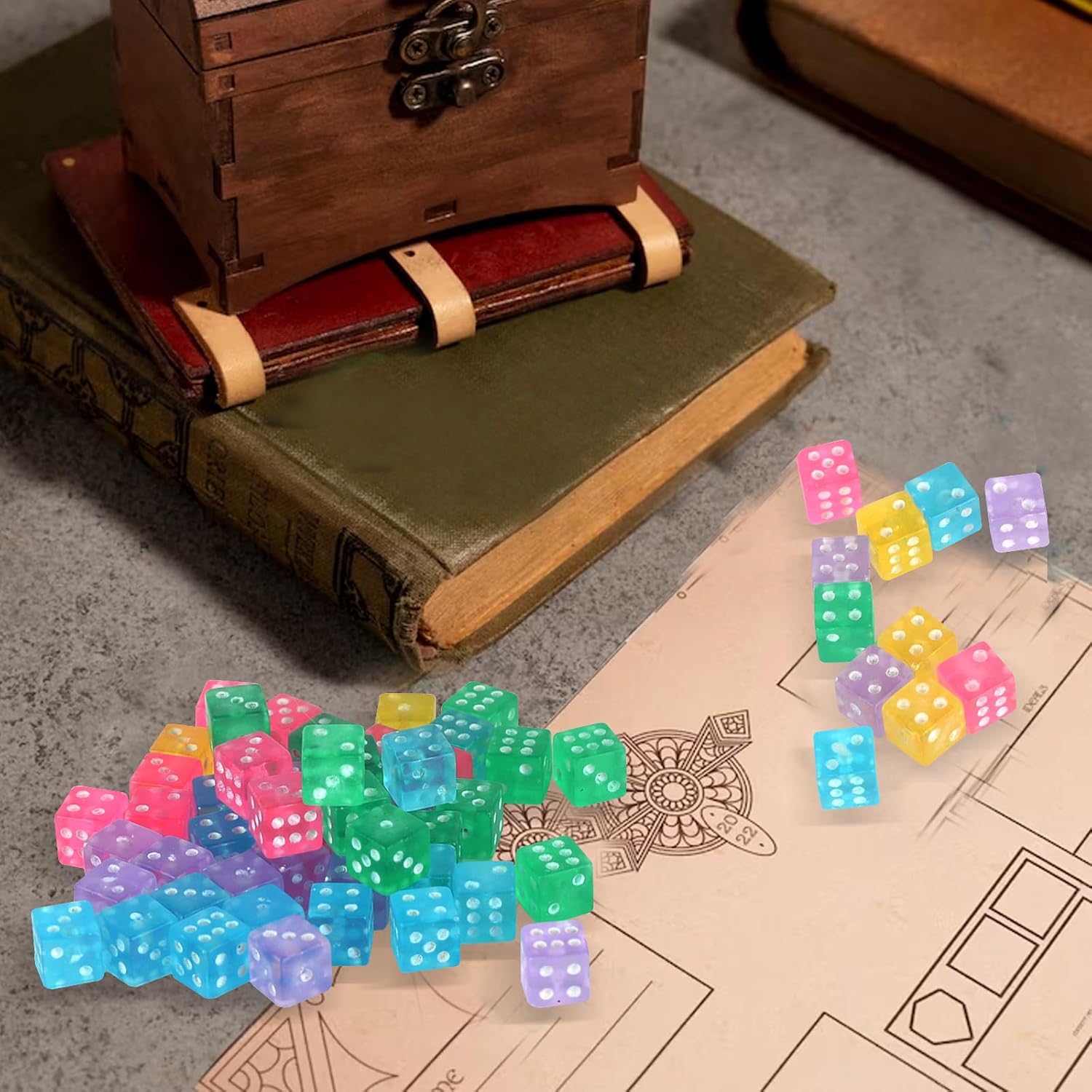 Juego de 200 dados pequeños de 0.197 pulgadas con 1 bolsa de terciopelo, juego de dados de 6 caras, mini dados transparentes de colores, esquina