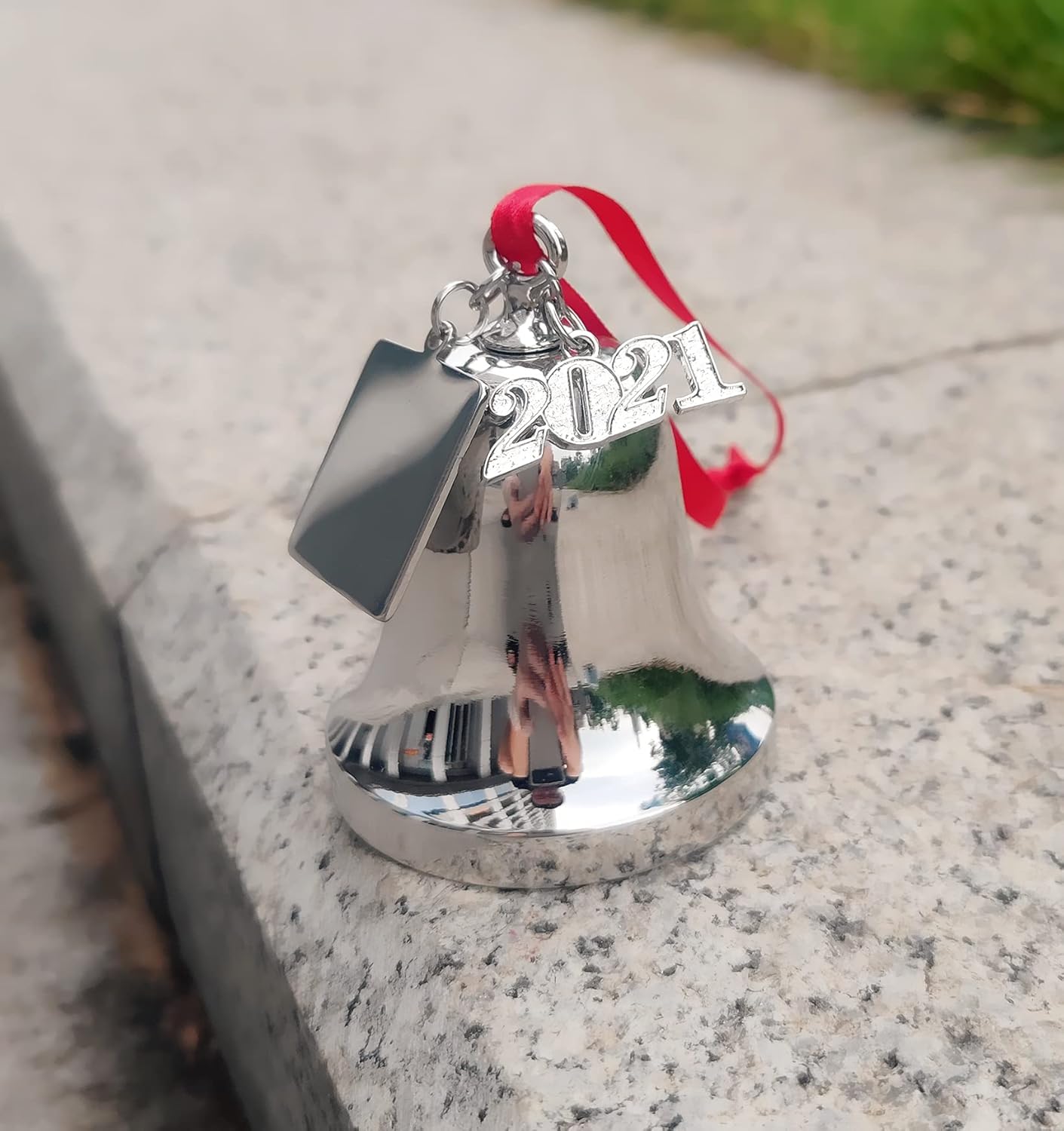 FKOG Adorno personalizado de campana de Navidad y campana de trineo, alas de ángel plateadas grabadas 2023, campanas de Navidad, bodas,