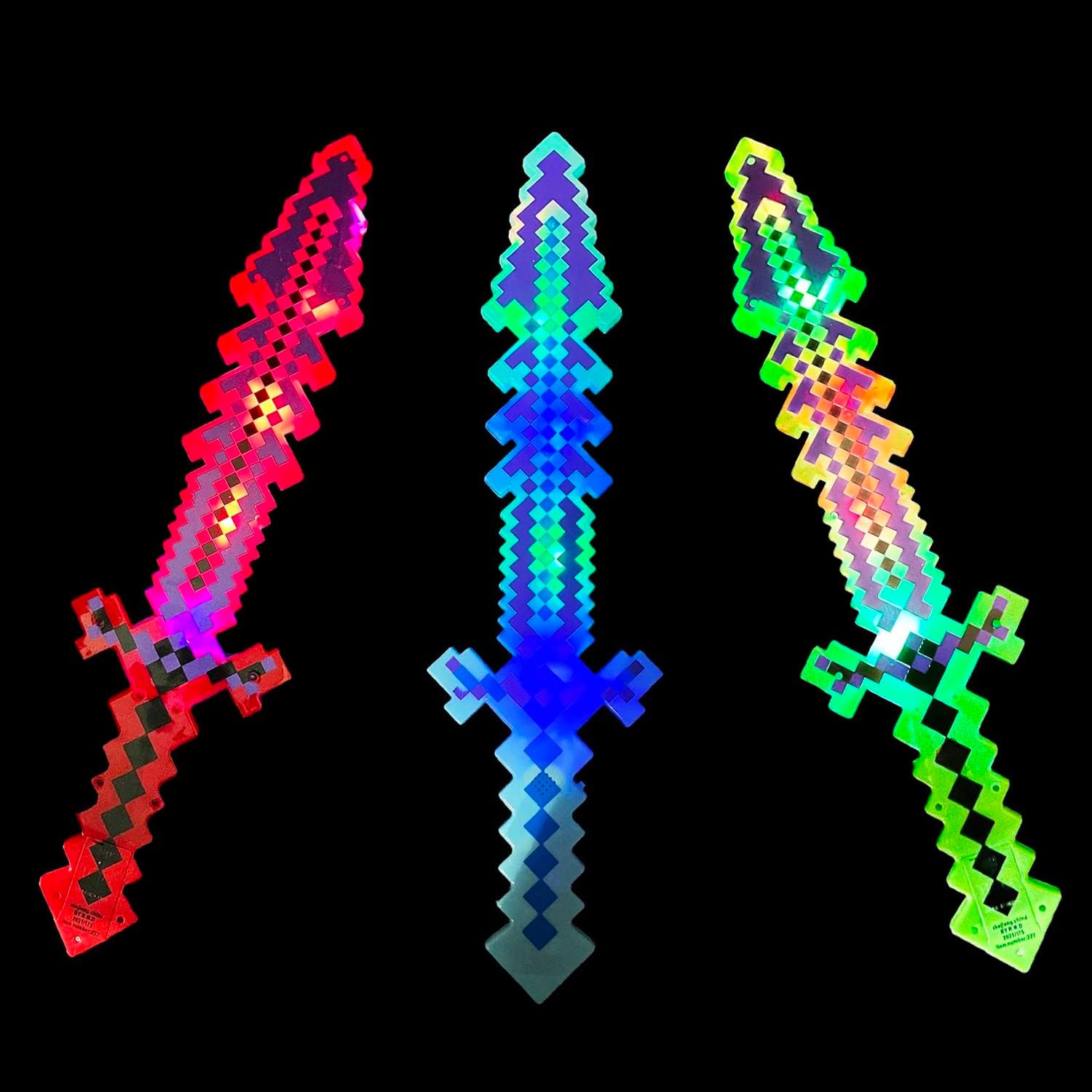 mushroomcase Espada de píxeles de diamante LED de 24 pulgadas con luz LED activada por movimiento y luces intermitentes, suministros de fiesta de