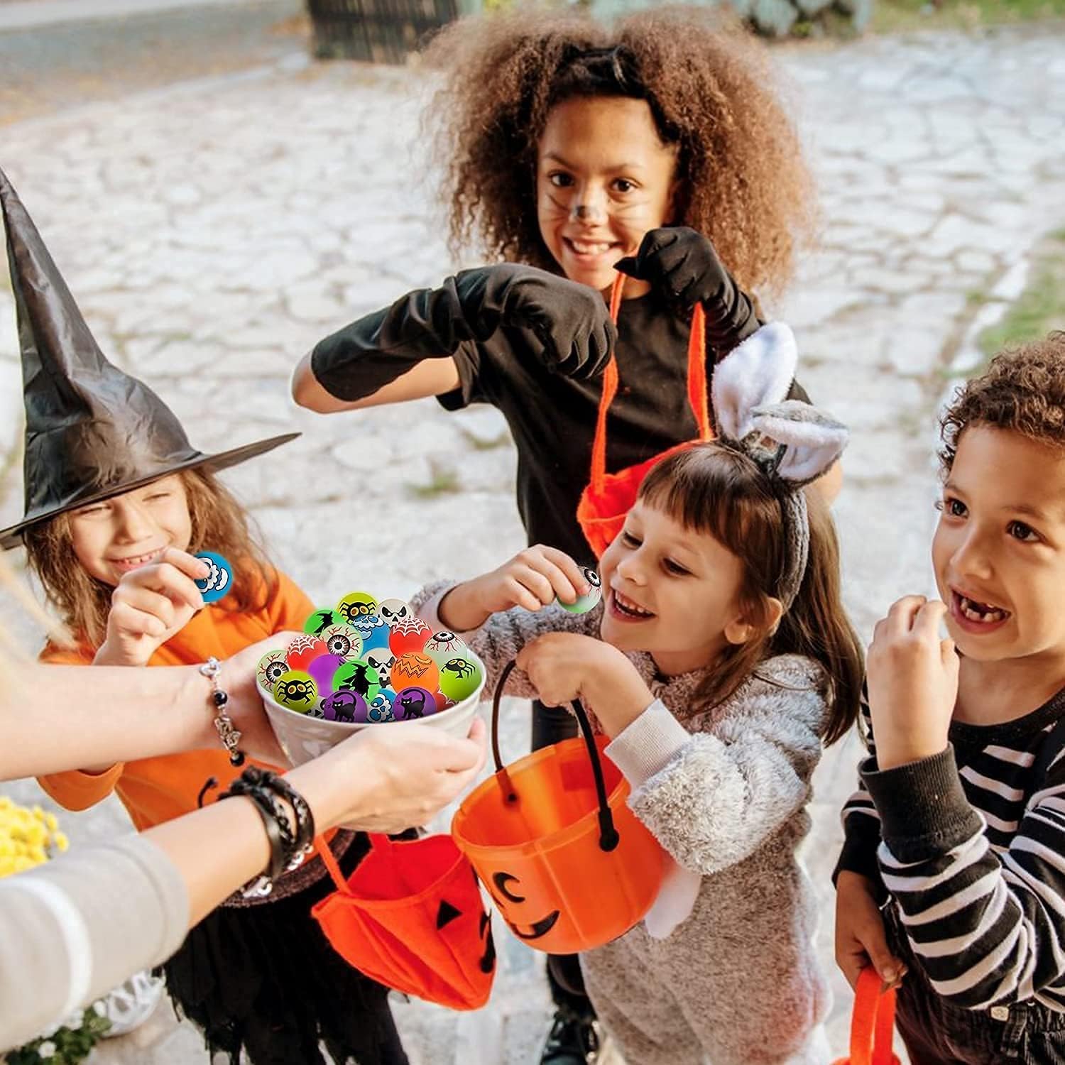 72 bolas que rebotan que brillan en la oscuridad, 8 bolas inflables temáticas de Halloween para suministros de fiesta de Halloween,