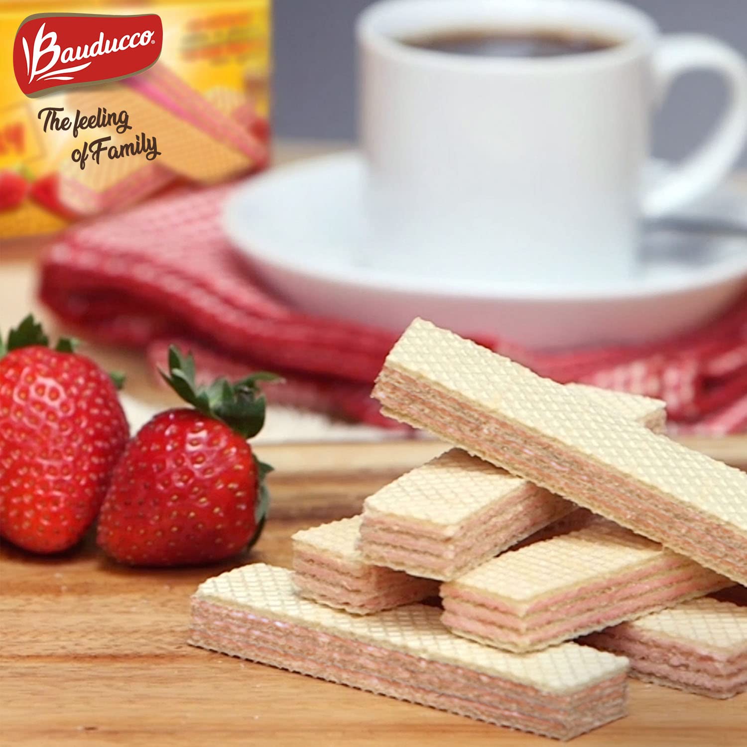 Bauducco Strawberry Wafers – Galletas crujientes de oblea con 3 deliciosas capas de crema con sabor a fresa, delicioso aperitivo dulce o desierto,