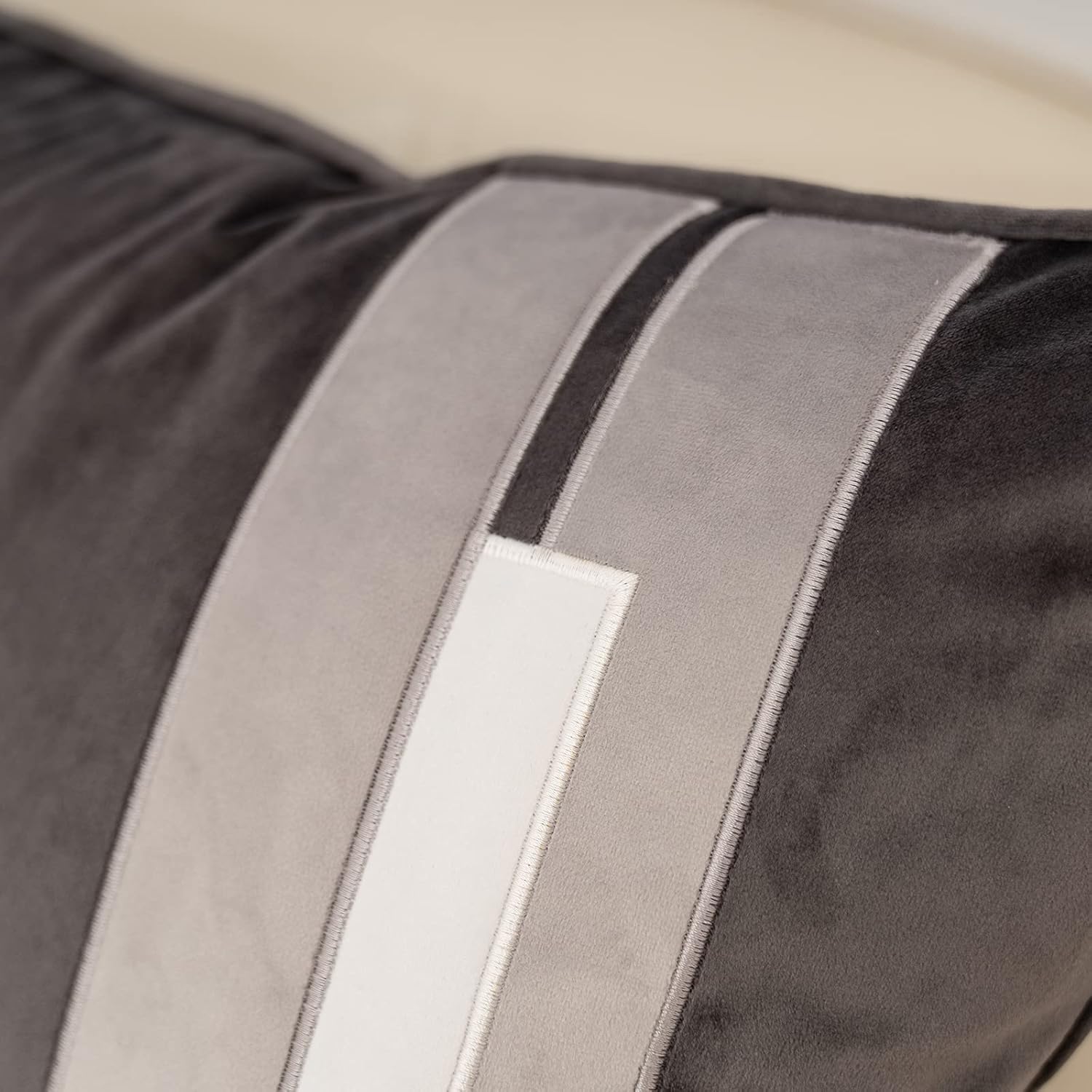 Yangest Funda de almohada decorativa de terciopelo gris oscuro, funda de cojín moderna de 20 x 20 pulgadas para sofá, dormitorio, sala de estar,