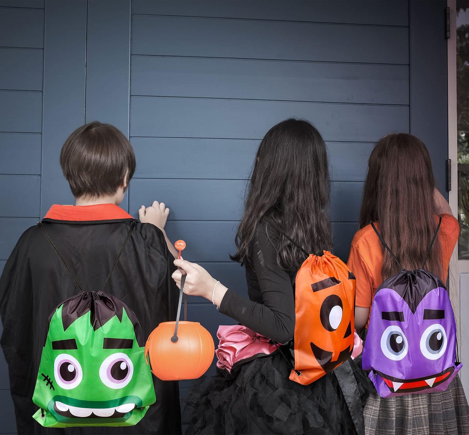 Whaline Paquete de 6 bolsas con cordón de Halloween, diseño de dibujos animados de Halloween, bolsas de regalo reutilizables, mochila de dulce o