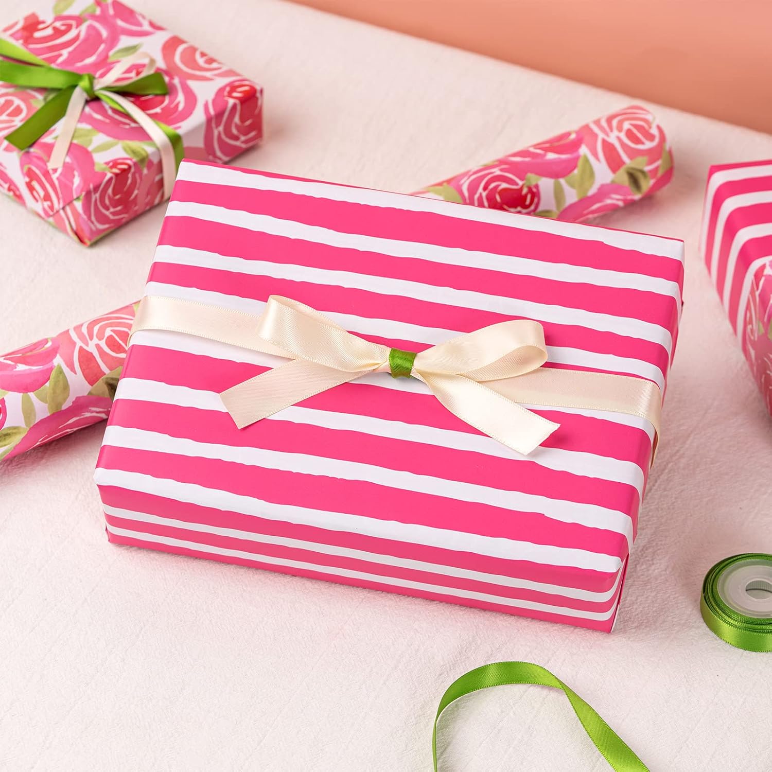 RUSPEPA Rollo de papel de regalo reversible  Mini rollo  Estilo acuarela rosa rosa y patrón de rayas, ideal para el día de la madre, cumpleaños,