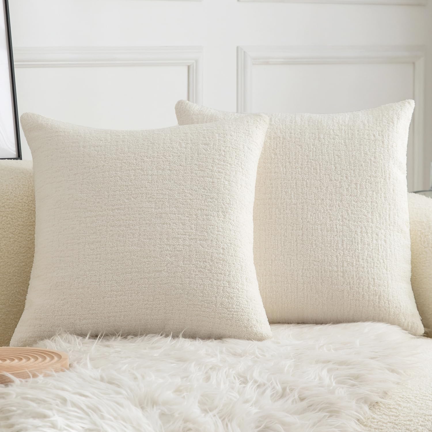 Rythome Fundas de almohada neutras con textura similar a un peluche beige para cama y sofá, 20 x 20 pulgadas, paquete de 2