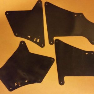 Yota Liners Juego de cuatro protectores contra salpicaduras con clips para 4Runner 2010-2020 (forro de guardabarros, delantal, escudo, protector Yota Liners Juego de cuatro protectores contra salpicaduras con clips para 4Runner 2010-2020 (forro de guardabarros, delantal, escudo, protector