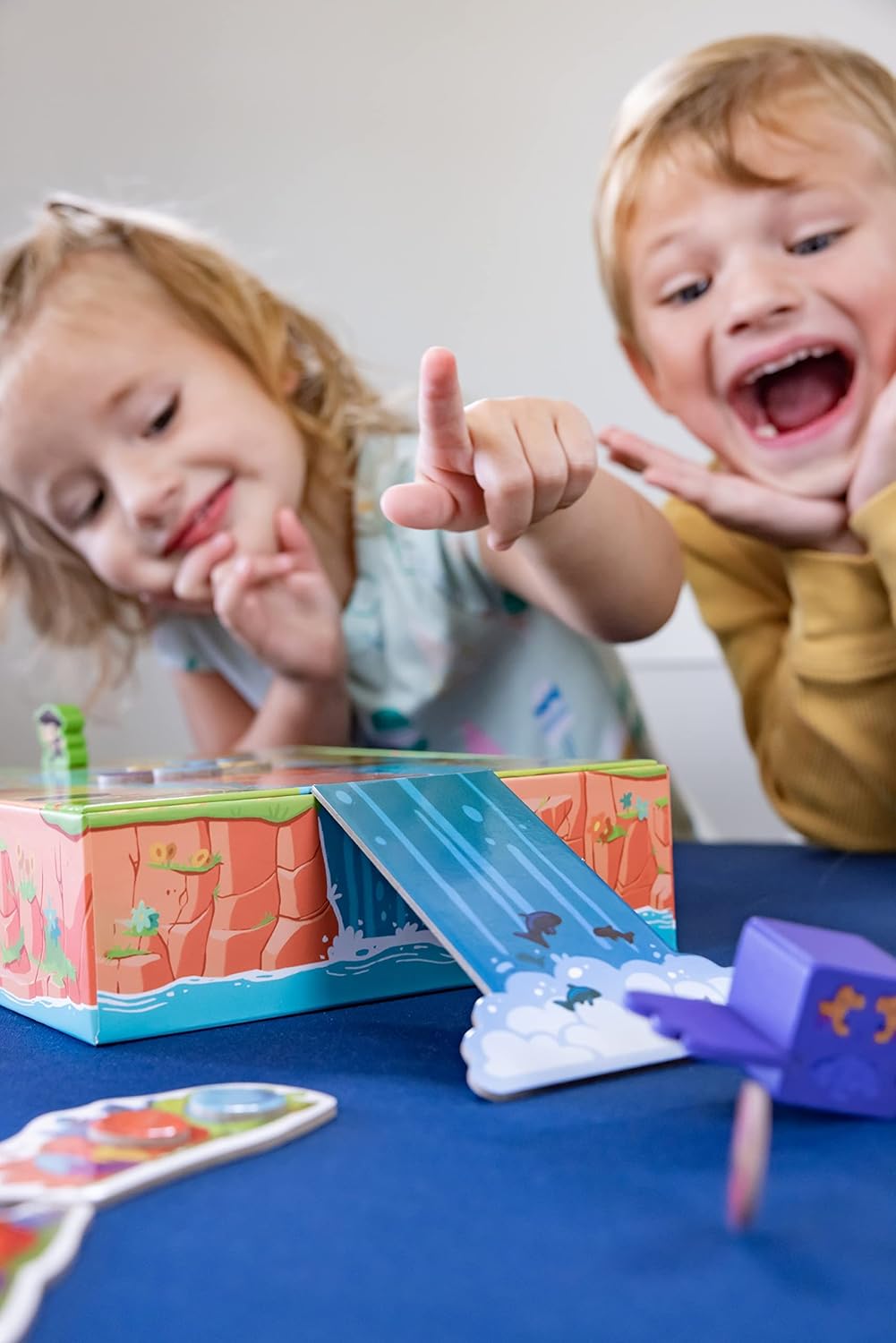 Slidin’ Toucan Fun Cooperative Action – Juego de mesa preescolar para niños y familias, juego educativo de tucán y huevos de Blue Orange Games – 2 a