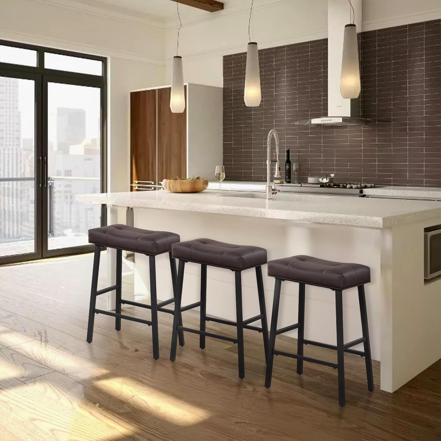 KR302PBR – Juego de 2 taburetes de bar de altura de mostrador de cocina con acolchado de asiento de piel sintética, taburetes de cocina para isla de