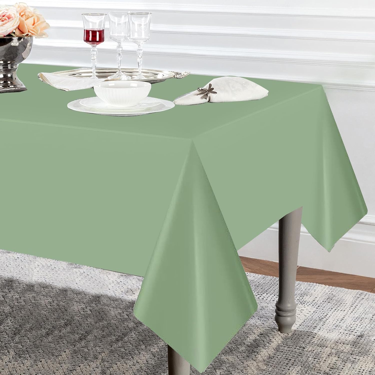 Paquete de 12 manteles de plástico desechables de 54 x 108 pulgadas, color verde salvia, para mesas rectangulares, manteles de mesa desechables para