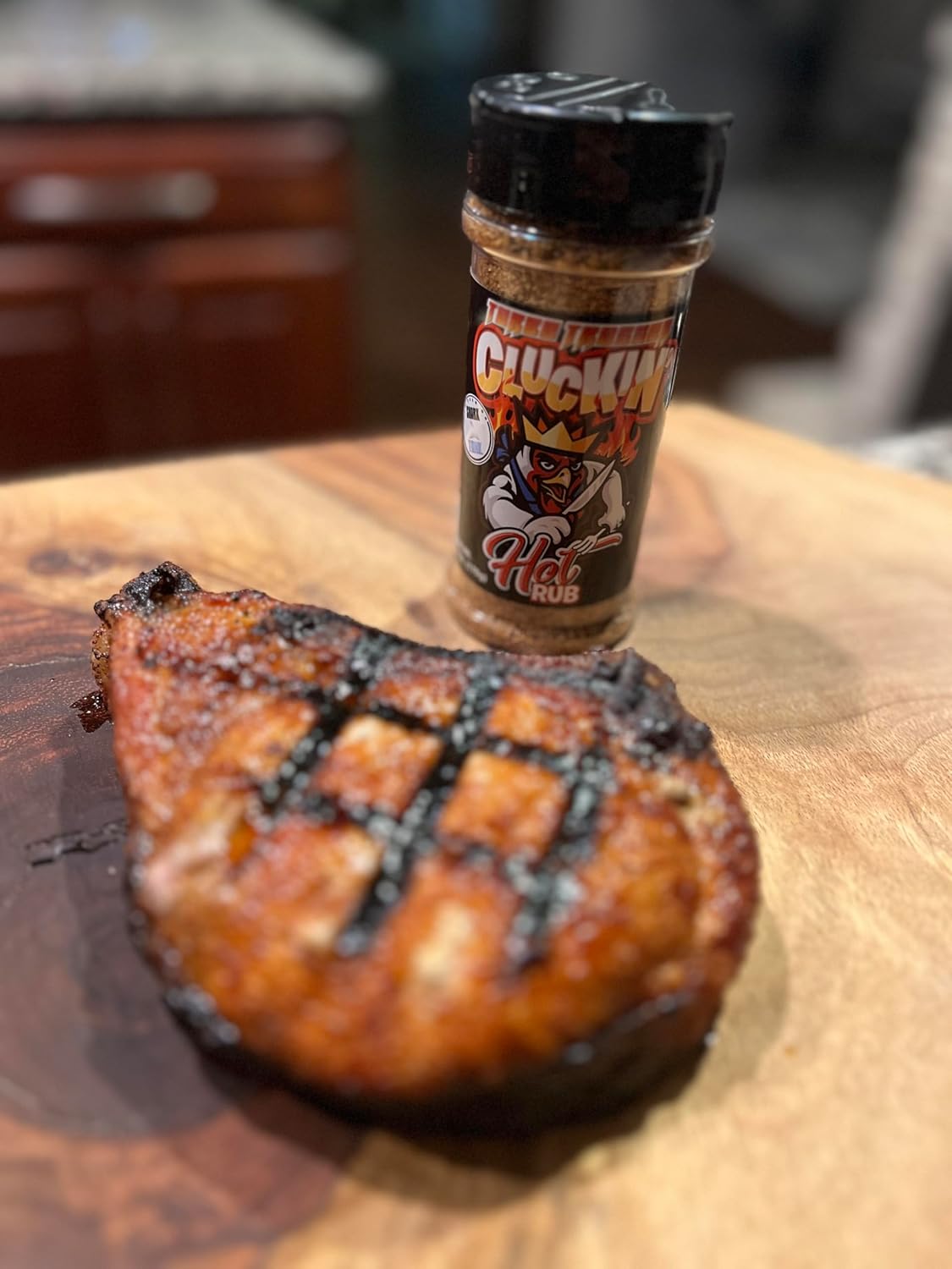 Turbo Trusser Cluckin’ Hot Rub  Para pollo, pavo, pato, cerdo y verduras  Mezcla perfecta de calor suave y sabor  Fabricado en los Estados Unidos  6