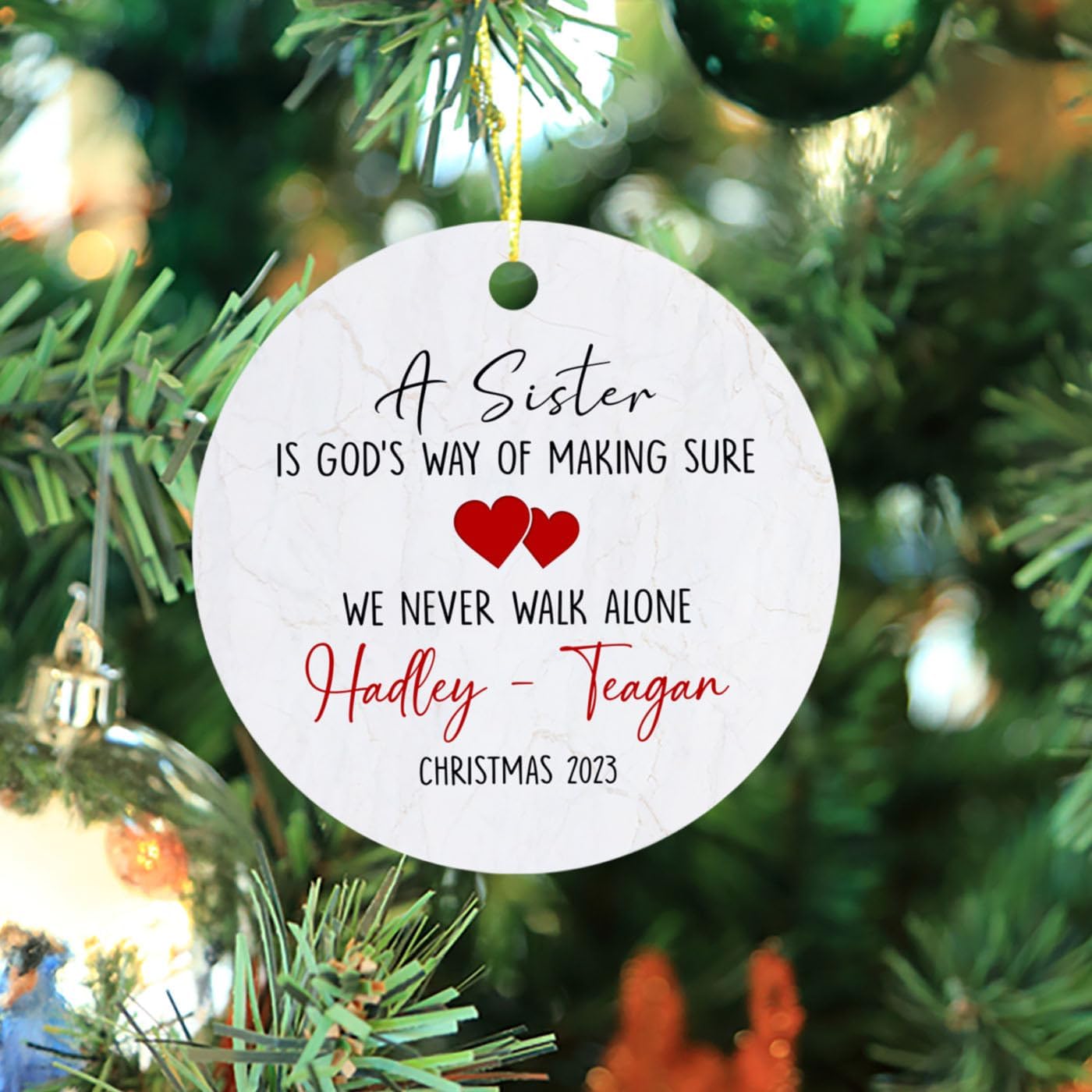 Sister is God’s Way of Making Sure We Never Walk Alone – Recuerdo para decorar Navidad, adorno personalizado para árbol de Navidad, regalo para