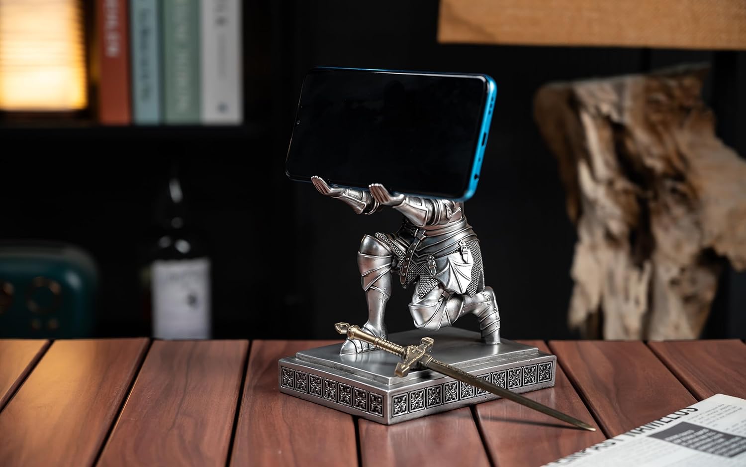 Soporte medieval blindado de caballero guerrero organizador de escritorio y accesorios, soporte de resina para lápices, pisapapeles como regalo con