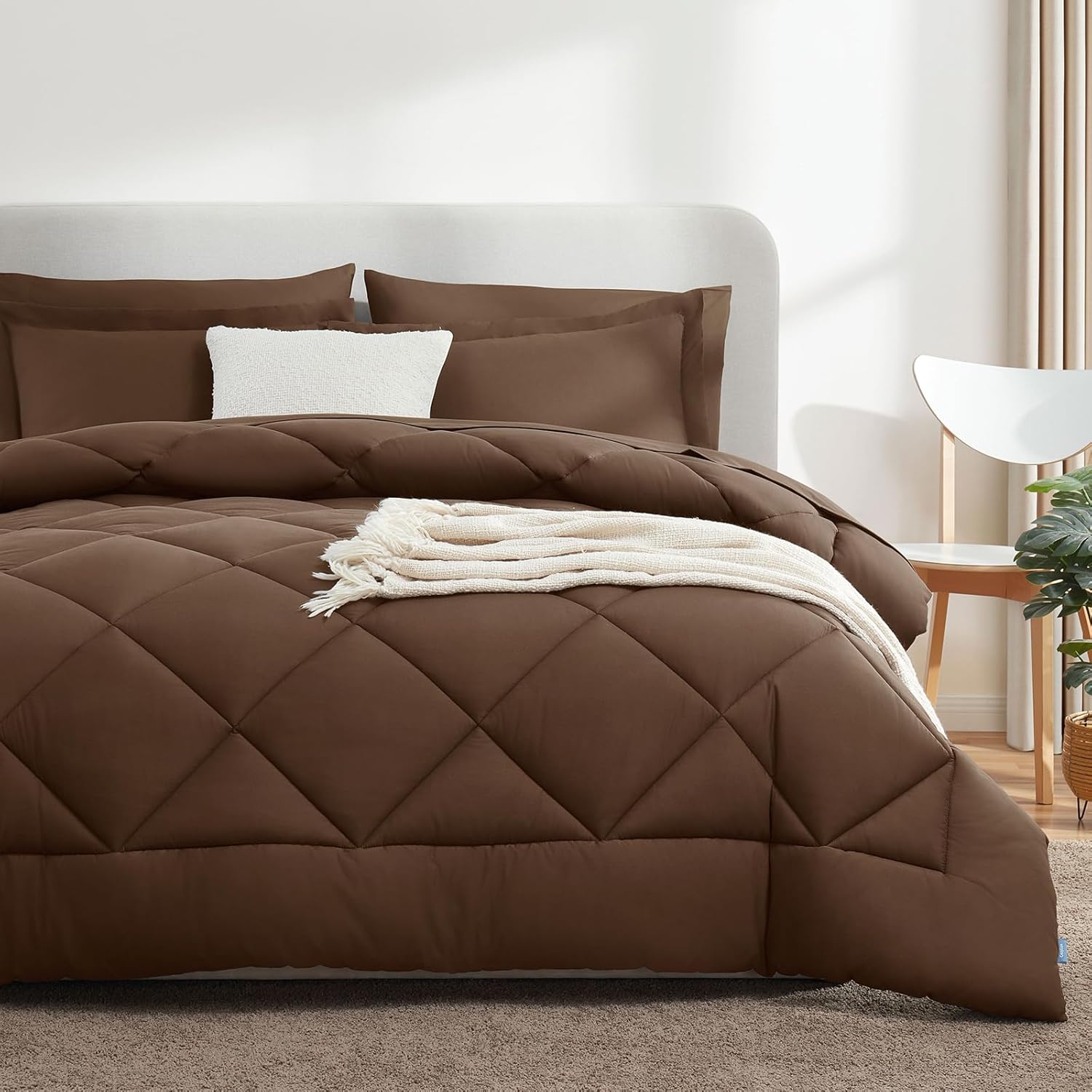 CozyLux Juego de edredón King con sábanas de 7 piezas, ropa de cama en una bolsa, color marrón, para todas las estaciones, con edredón, fundas de