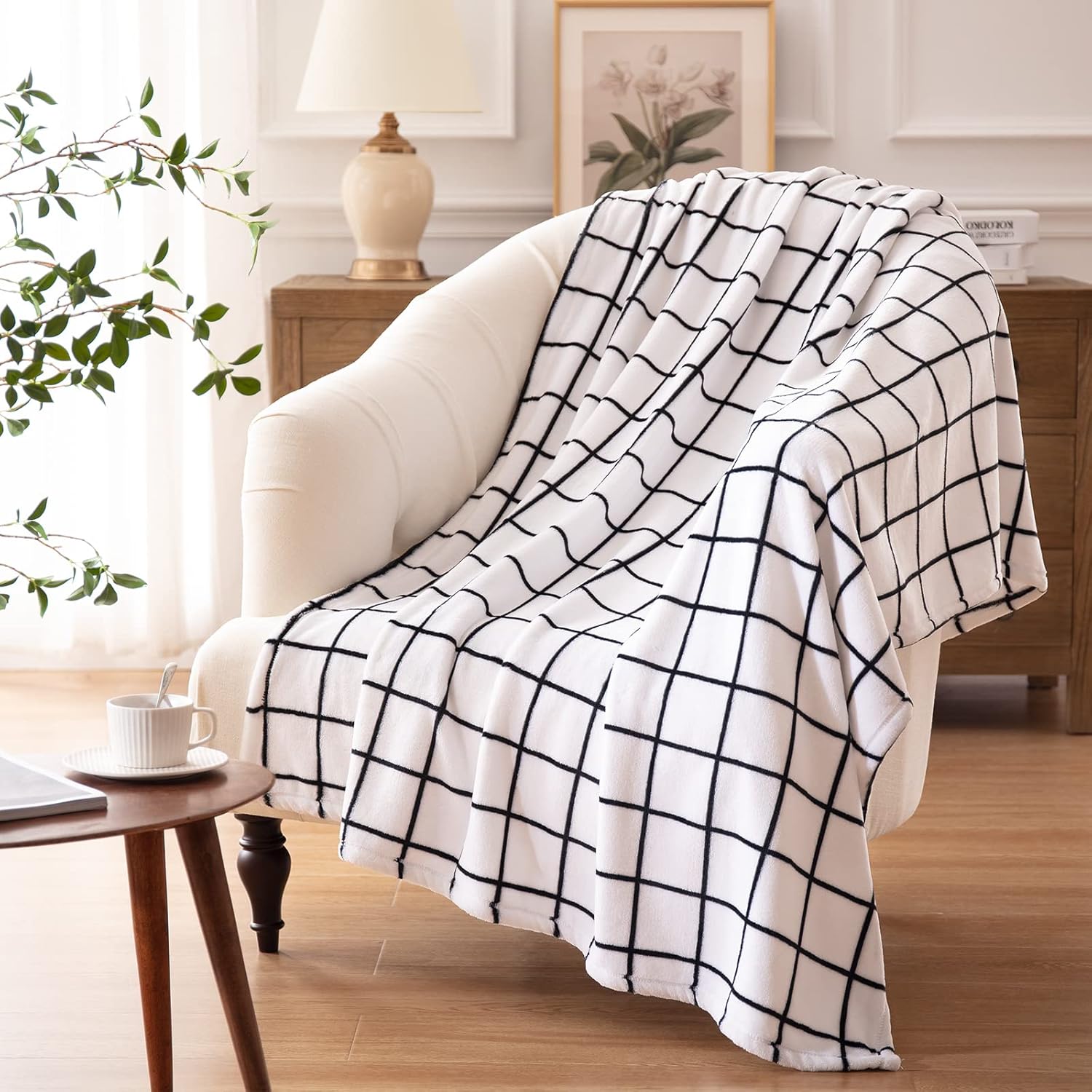 Bertte cobija de terciopelo, decorativa, franela supersuave, 50×60″, a cuadros blanco y negro. Acolchada, acogedora, cálida, liviana y duradera