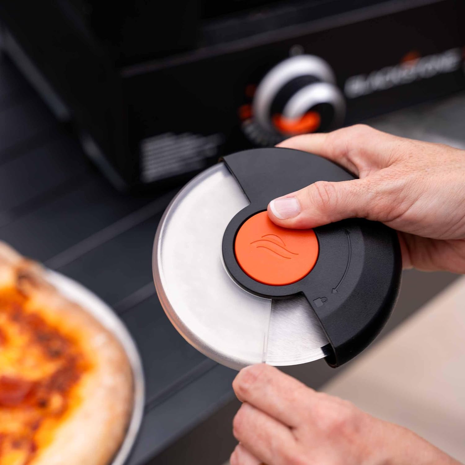 Blackstone 5879 Cortador de pizza, negro y naranja