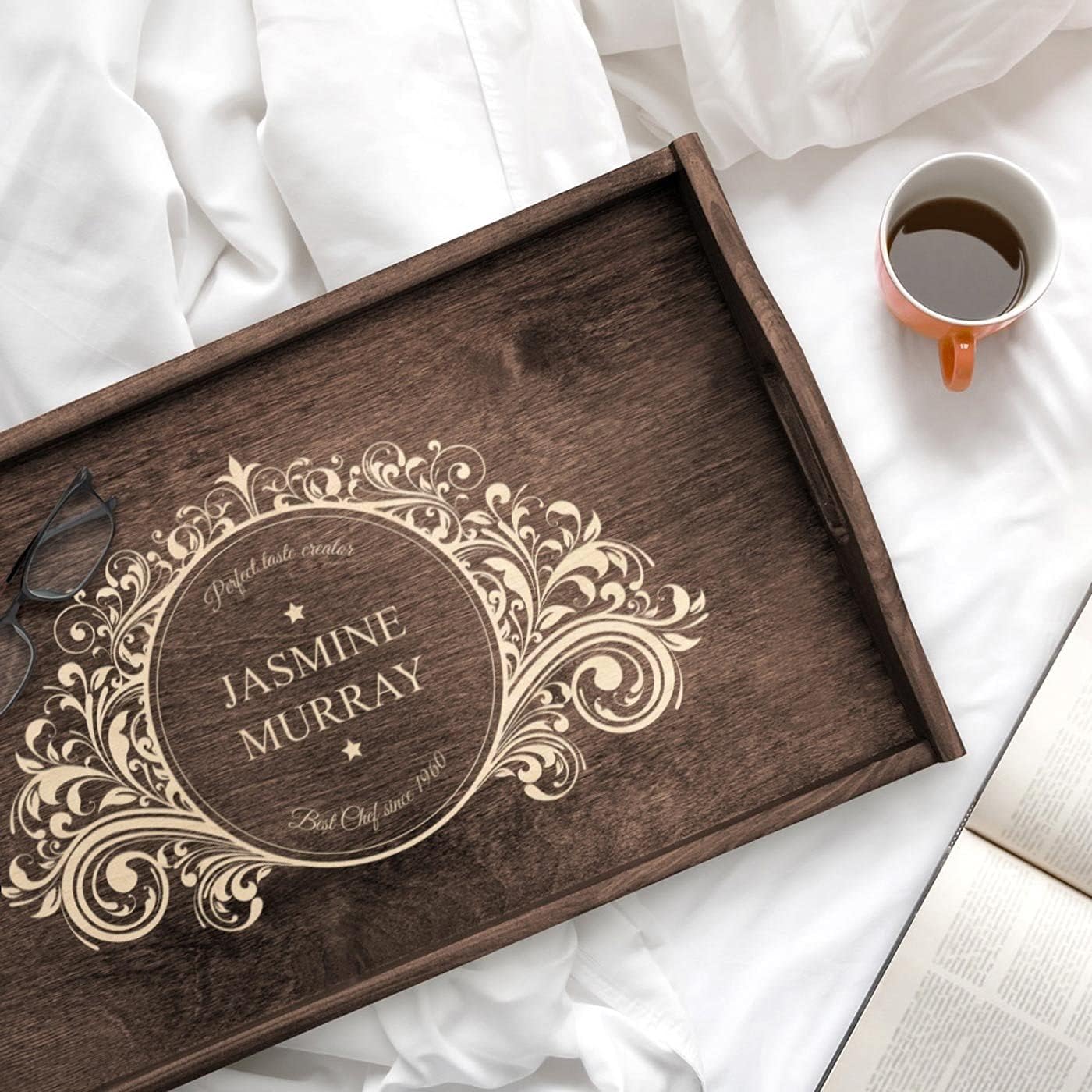 Maverton Mesa de cama para computadora portátil para ella, bandeja de cama personalizada para mujer, bandeja decorativa de madera para cumpleaños,
