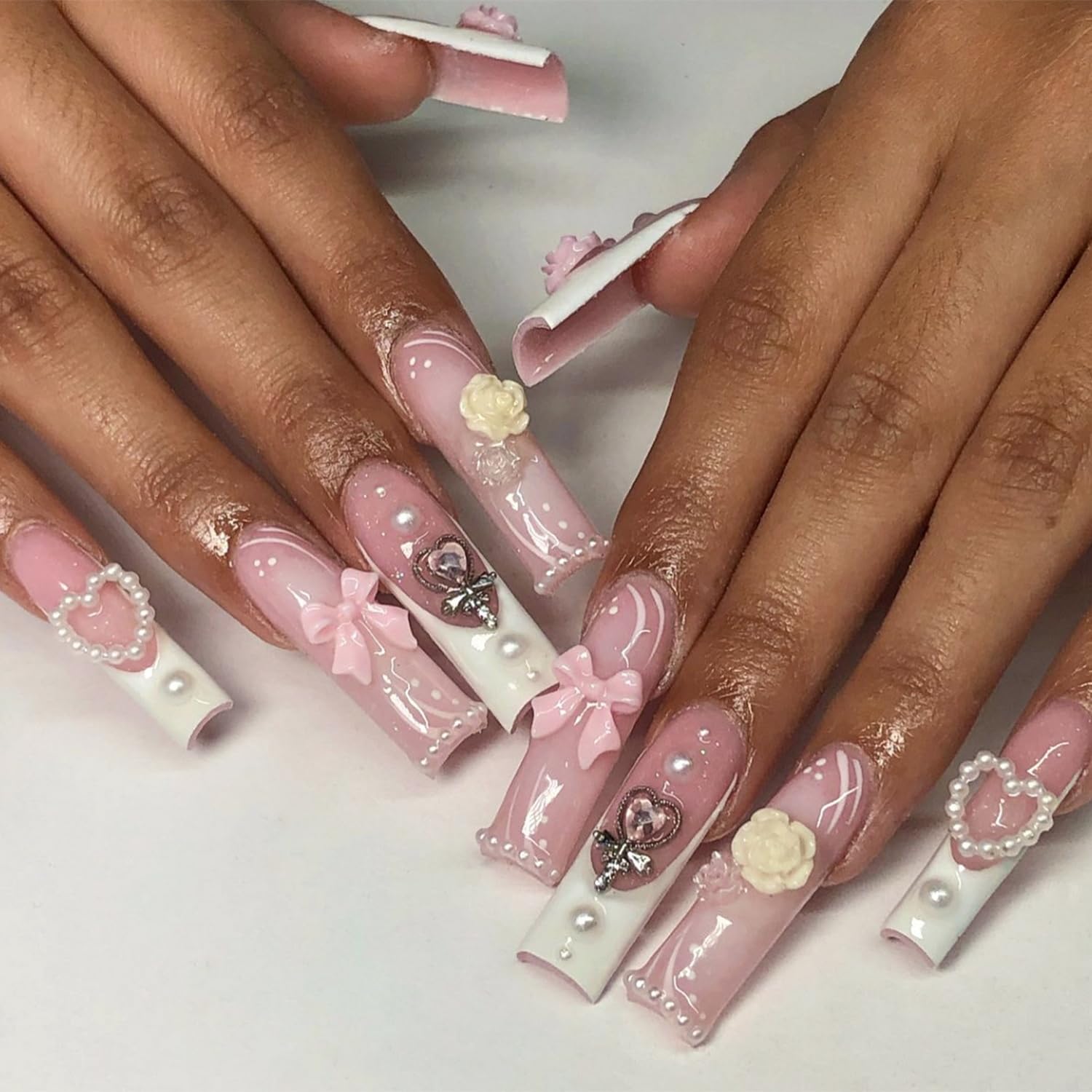 24 uñas postizas largas a presión con punta francesa con lazo de encanto, diseños de camelia, uñas adhesivas de cobertura completa, uñas adhesivas