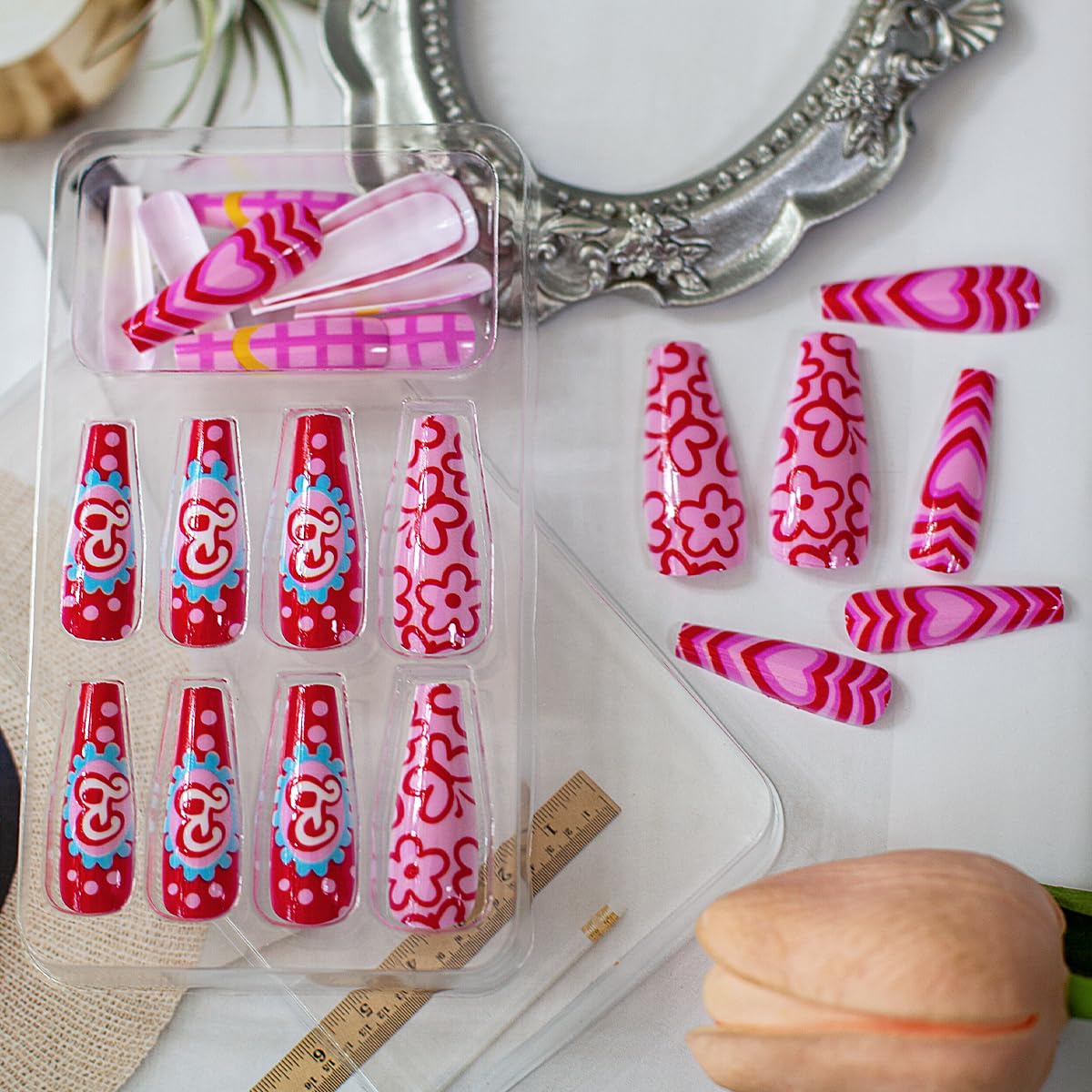 Uñas postizas extralargas a presión con forma de ataúd rosa con corazón y flores, patrón de letras impresas, uñas de barbie, uñas acrílicas