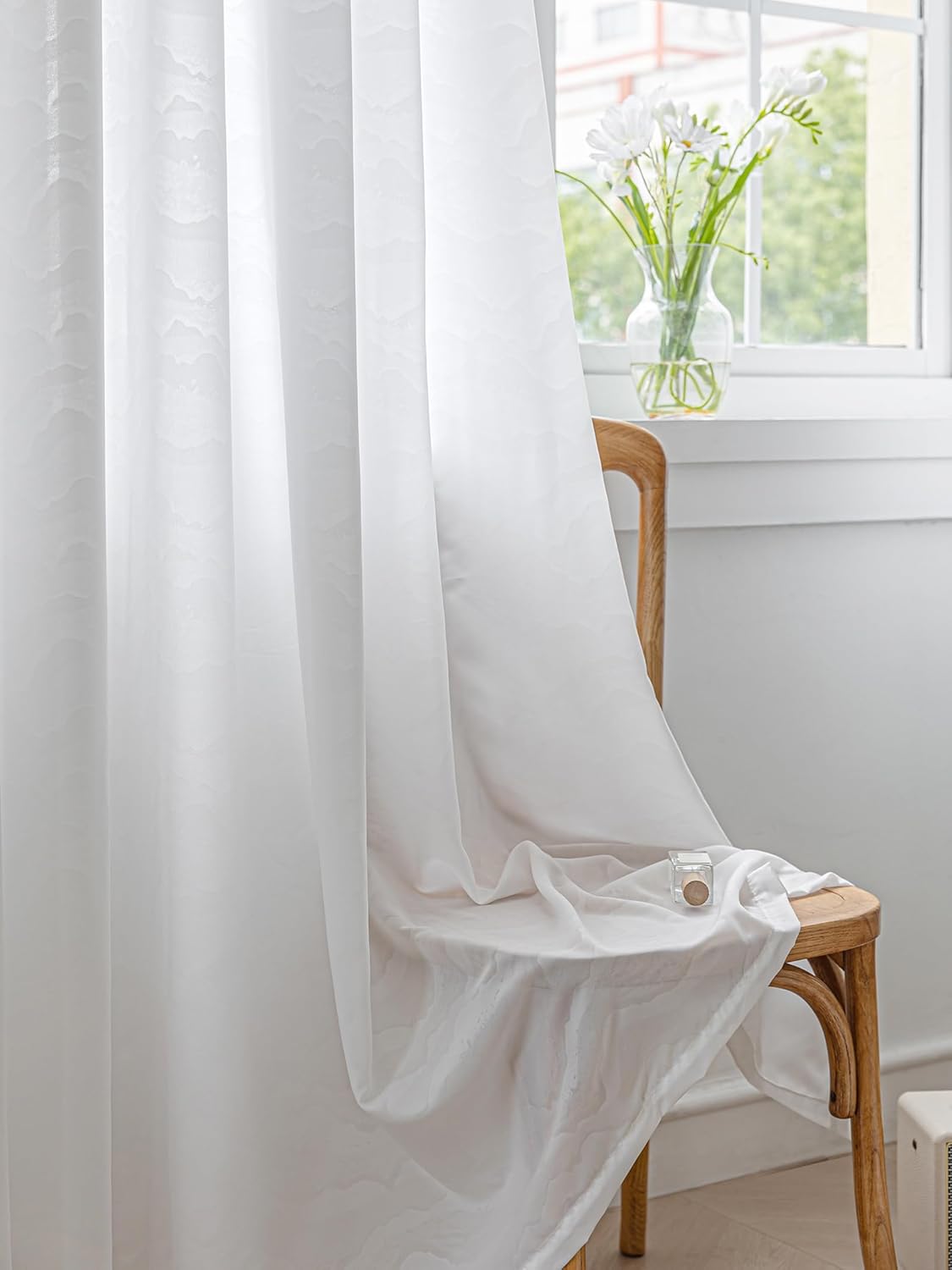 Avigers Cortinas traslúcidas con patrón de nube blanca para sala de estar de 84 pulgadas de largo, juego de 2 paneles de 2 paneles con ojales en la