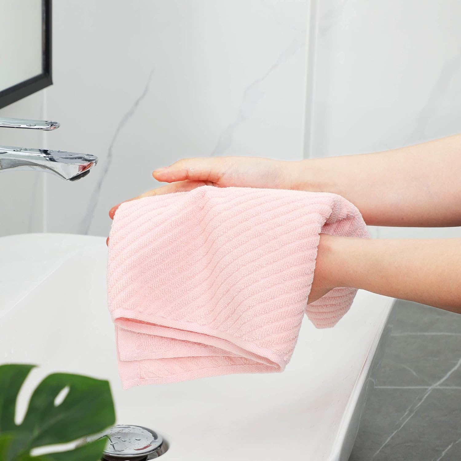 PiccoCasa Juego de 2 toallas de mano acanaladas rosas para baño de 13 x 29 pulgadas, 100% algodón, suaves, absorbentes, suaves al tacto, de secado