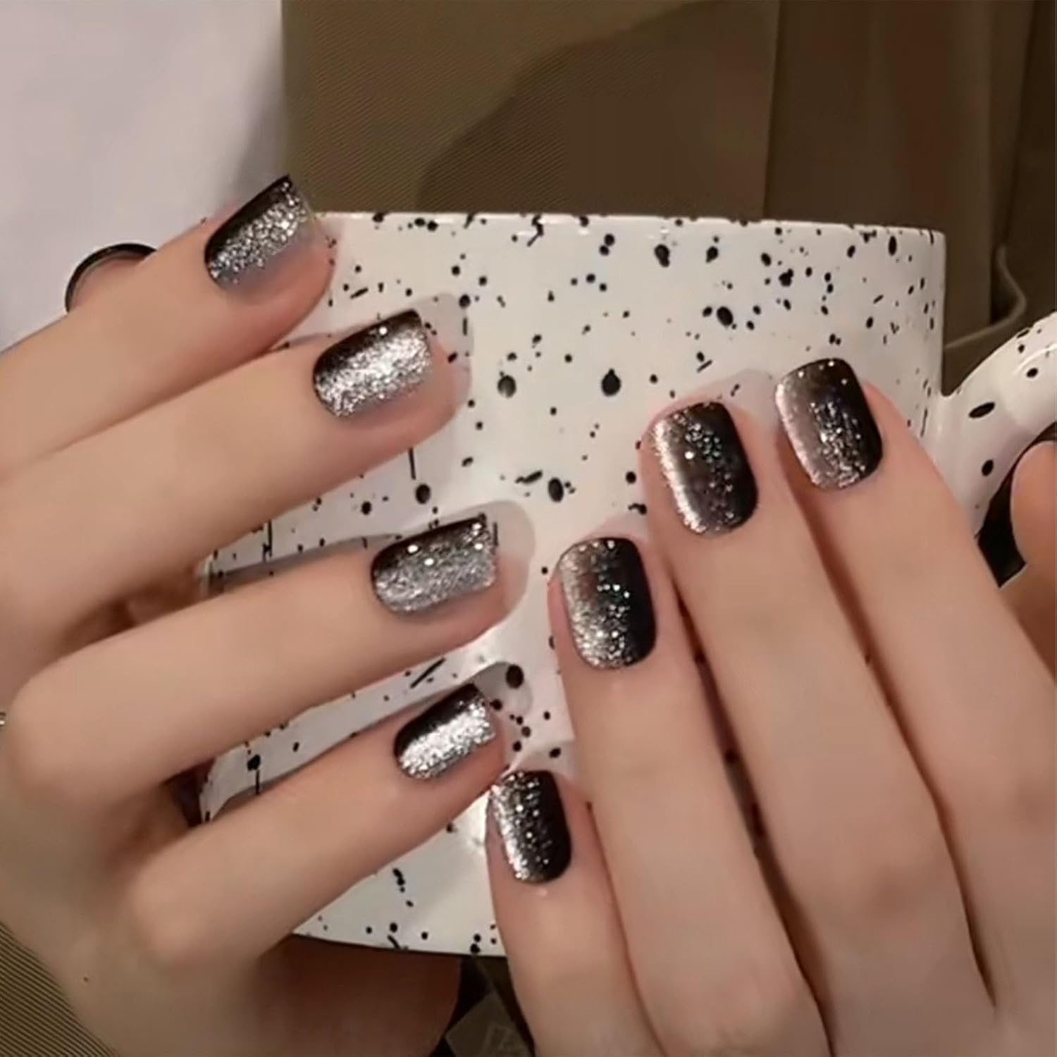 Uñas postizas cuadradas cortas con diseño de ojo de gato, uñas postizas negras degradadas reutilizables para el uso diario de las mujeres, kit de
