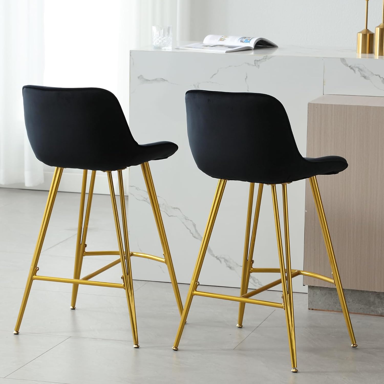 Juego de 2 taburetes de bar modernos, de terciopelo de 26 pulgadas de altura de mostrador, sillas de bar tapizadas con respaldo, patas de metal para