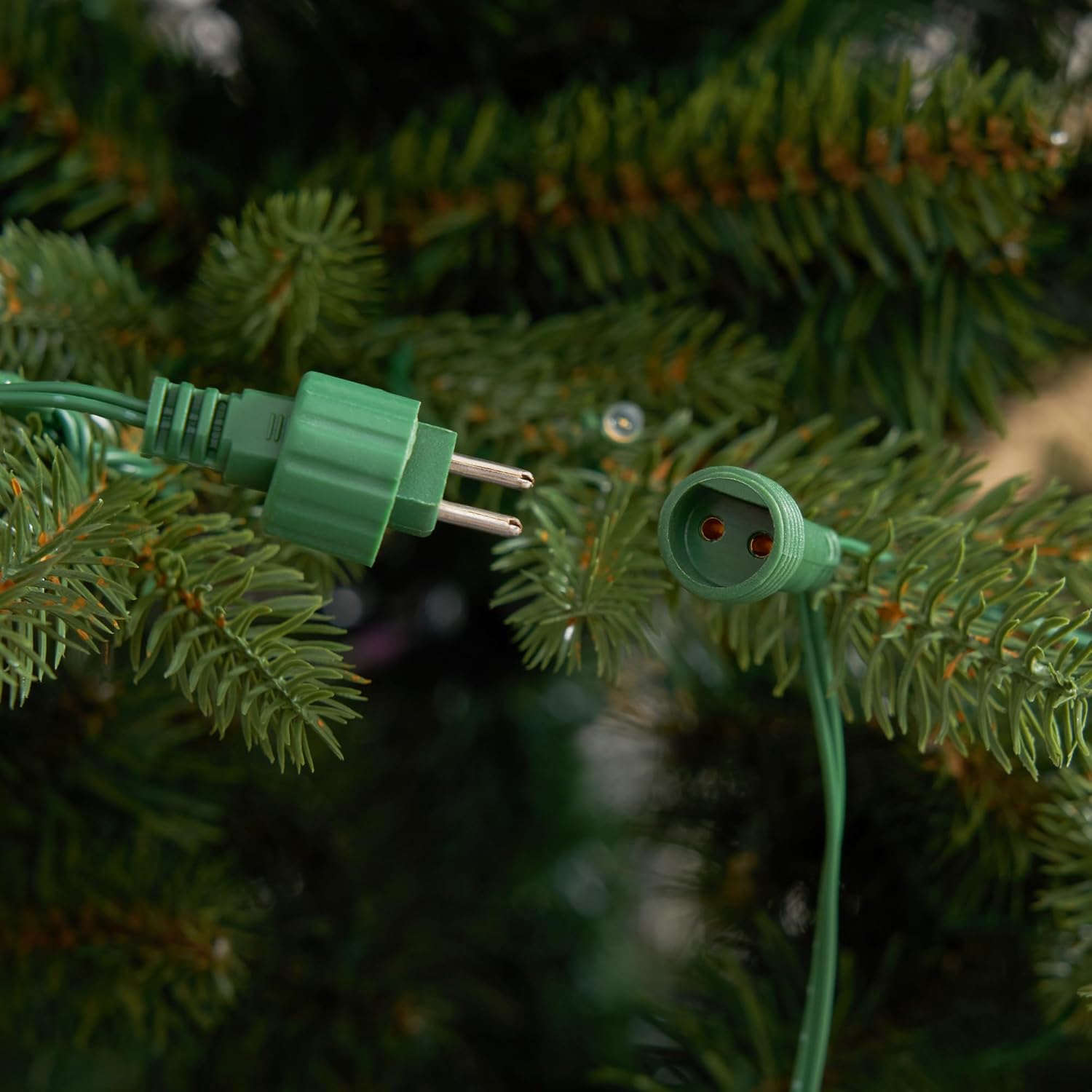 Árbol de Navidad artificial de pino verde delgado de 13 pies con 1360 luces LED blancas cálidas y ramas flexibles 3924