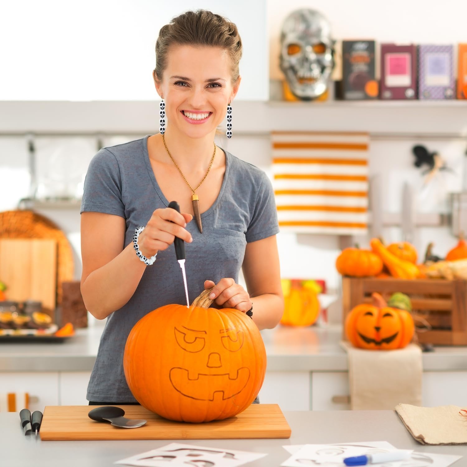150 cuentas de calavera acrílicas, cuentas espaciadoras de cabeza de esqueleto, cuentas blancas sueltas de Halloween y 1 rollo de cuerda elástica