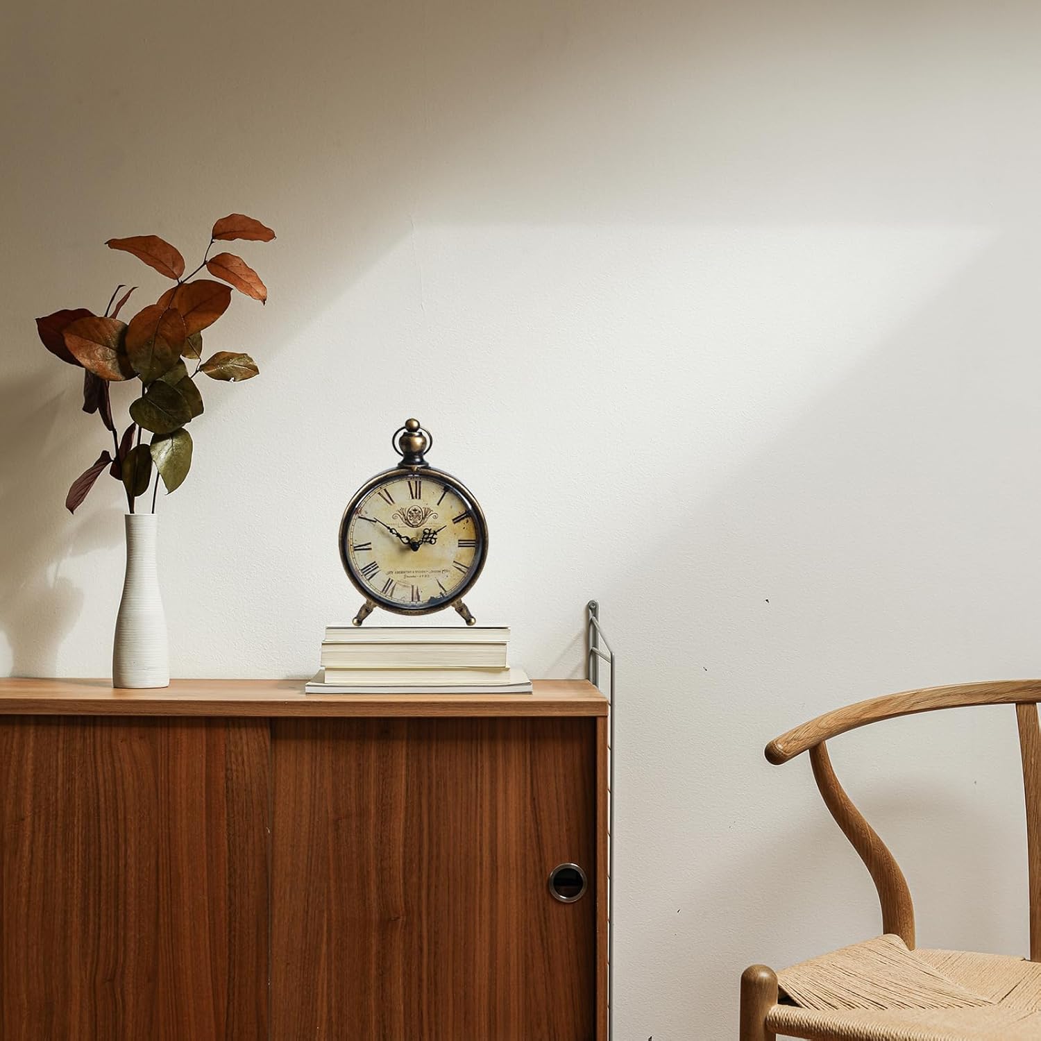 HZDHCLH Reloj de mesa vintage, funciona con pilas, reloj de repisa retro para sala de estar, chimenea, reloj de escritorio de metal silencioso,