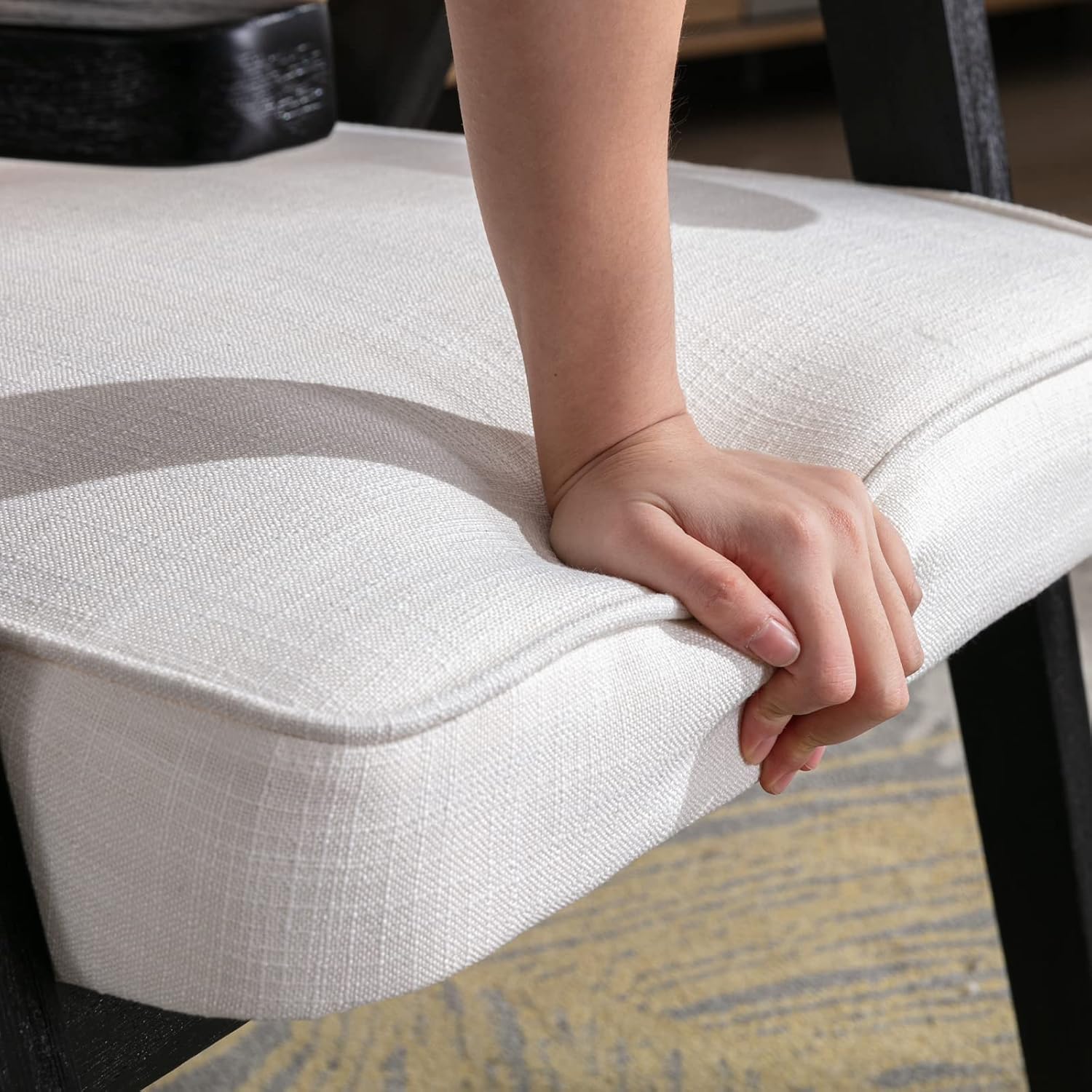 chairus Silla decorativa para sala de estar, sillón tapizado de lino con respaldo de ratán transpirable y madera maciza negra, moderna y compacta