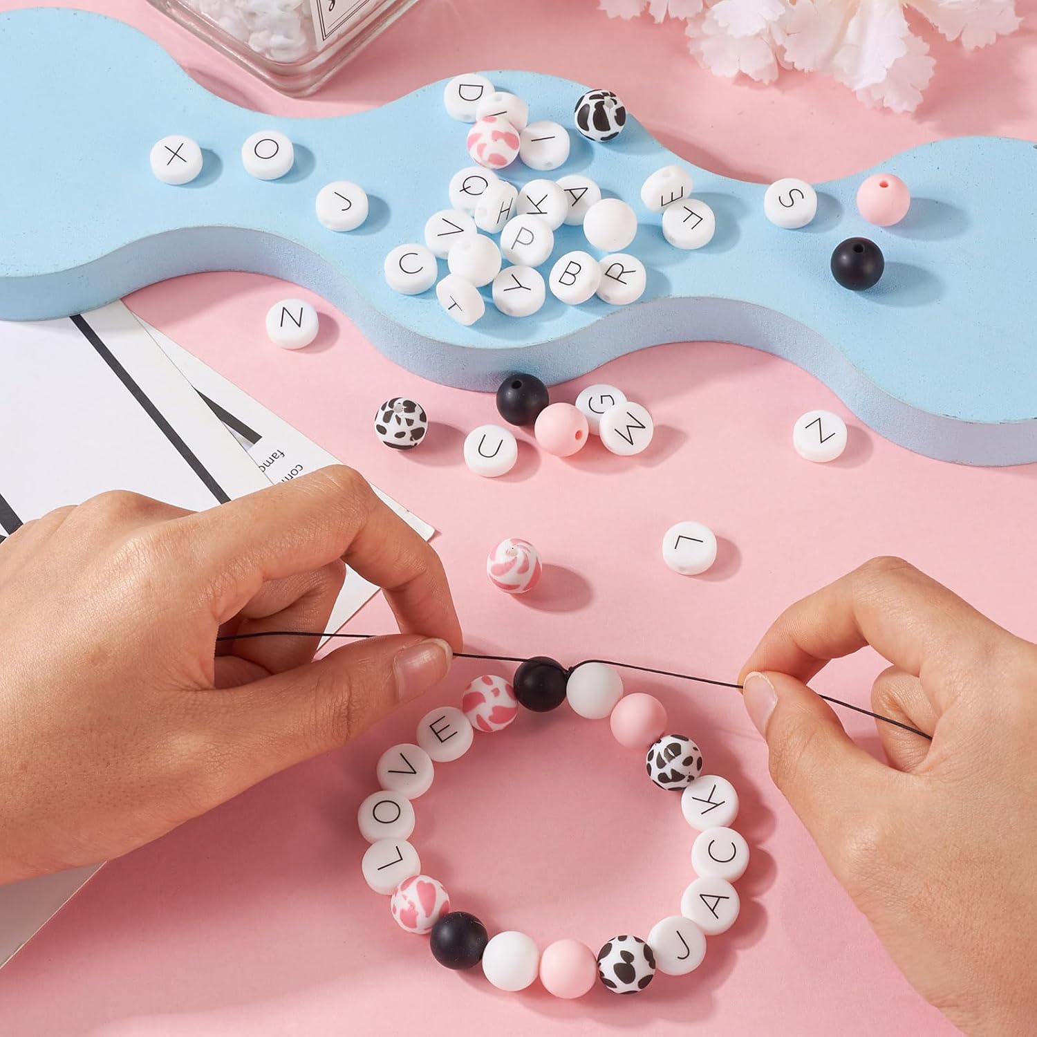 FASHEWELRY 36 cuentas de silicona redondas del alfabeto A-Z, cuentas focales de goma de vaca para pulseras, collares, llaveros, fabricación de joyas