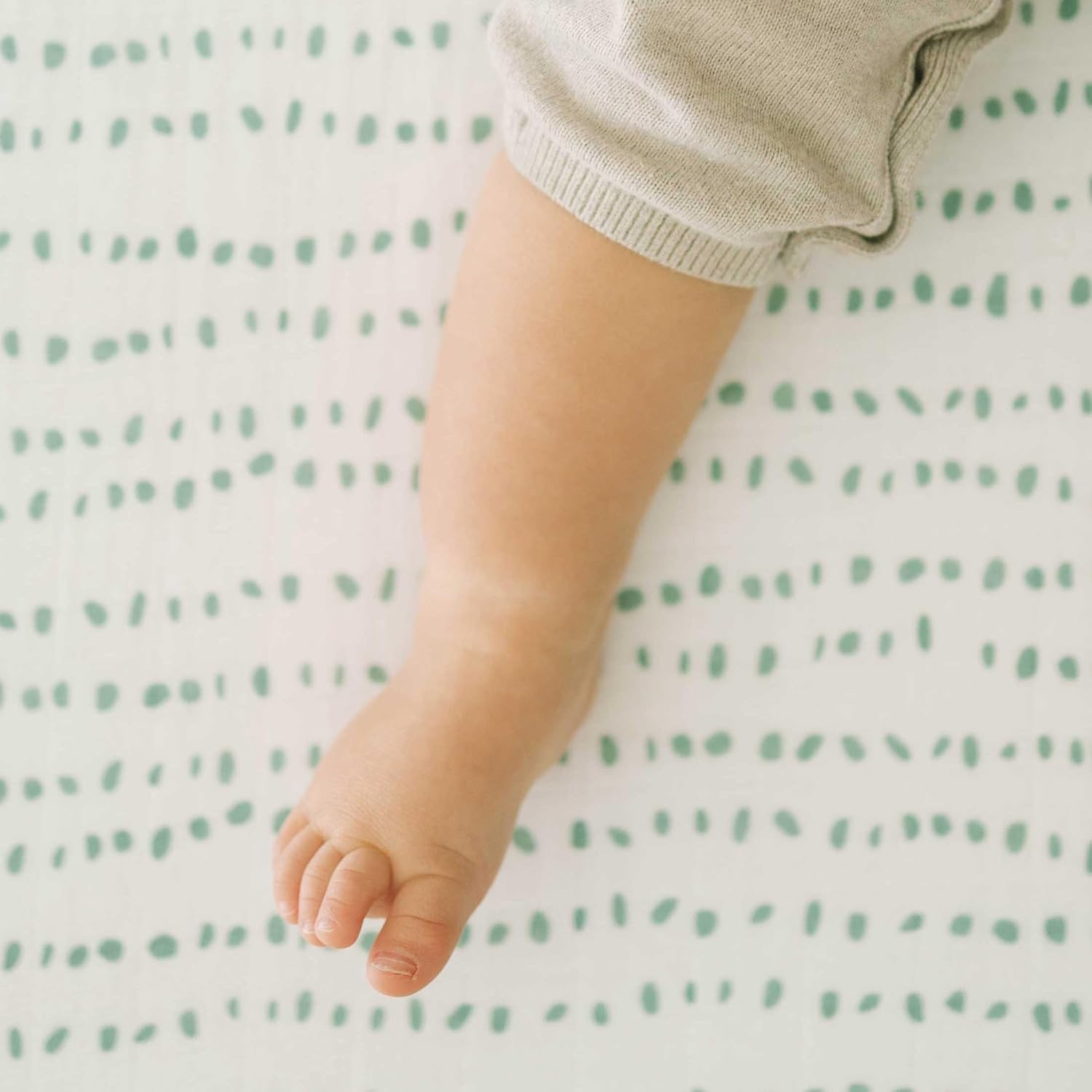 Little Unicorn Sábana bajera ajustable de muselina de algodón para cuna, súper suave, tamaño para colchón estándar de cuna de bebé y cama para niños