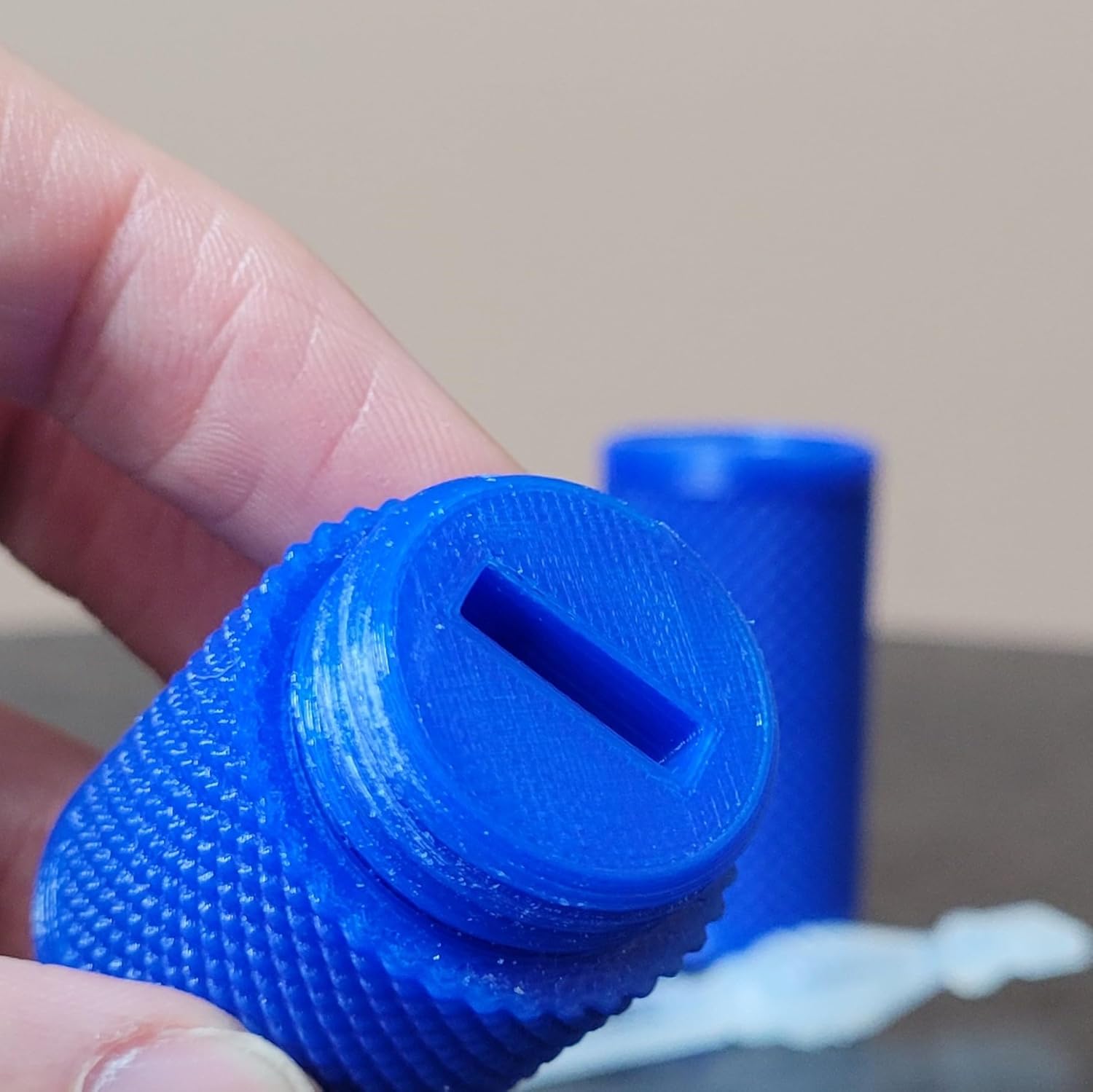Soporte para viales de gotas para ojos y estuche de transporte de bolsillo  Capacidad para un (1) vial de colirio de un solo uso  Ideal para llevar