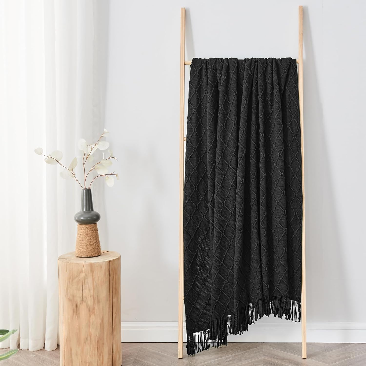 inhand Mantas de punto para sofá y cama, manta de punto suave y acogedora con borla, mantas decorativas ligeras negras y mantas, manta tejida cálida
