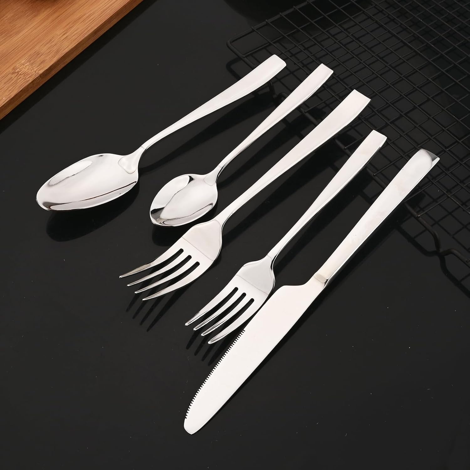 JASHII Juego de 4 cucharas de postre, 6.69 pulgadas de acero inoxidable plateado, cucharas para helado, pulido con espejo, mango cuadrado, cubiertos