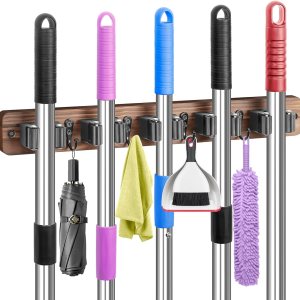 IMILLET Soporte de pared para escoba, soporte de escoba de madera con 5 estantes y 4 ganchos, organizador de escobas, organización y almacenamiento IMILLET Soporte de pared para escoba, soporte de escoba de madera con 5 estantes y 4 ganchos, organizador de escobas, organización y almacenamiento