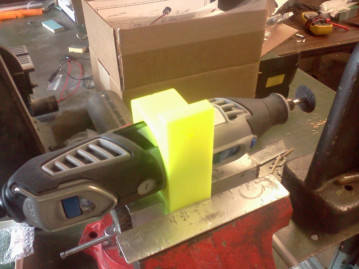 Soporte para Dremel 4000, 4200 para Tornillo y Mesa PN DH-4000VT Amarillo
