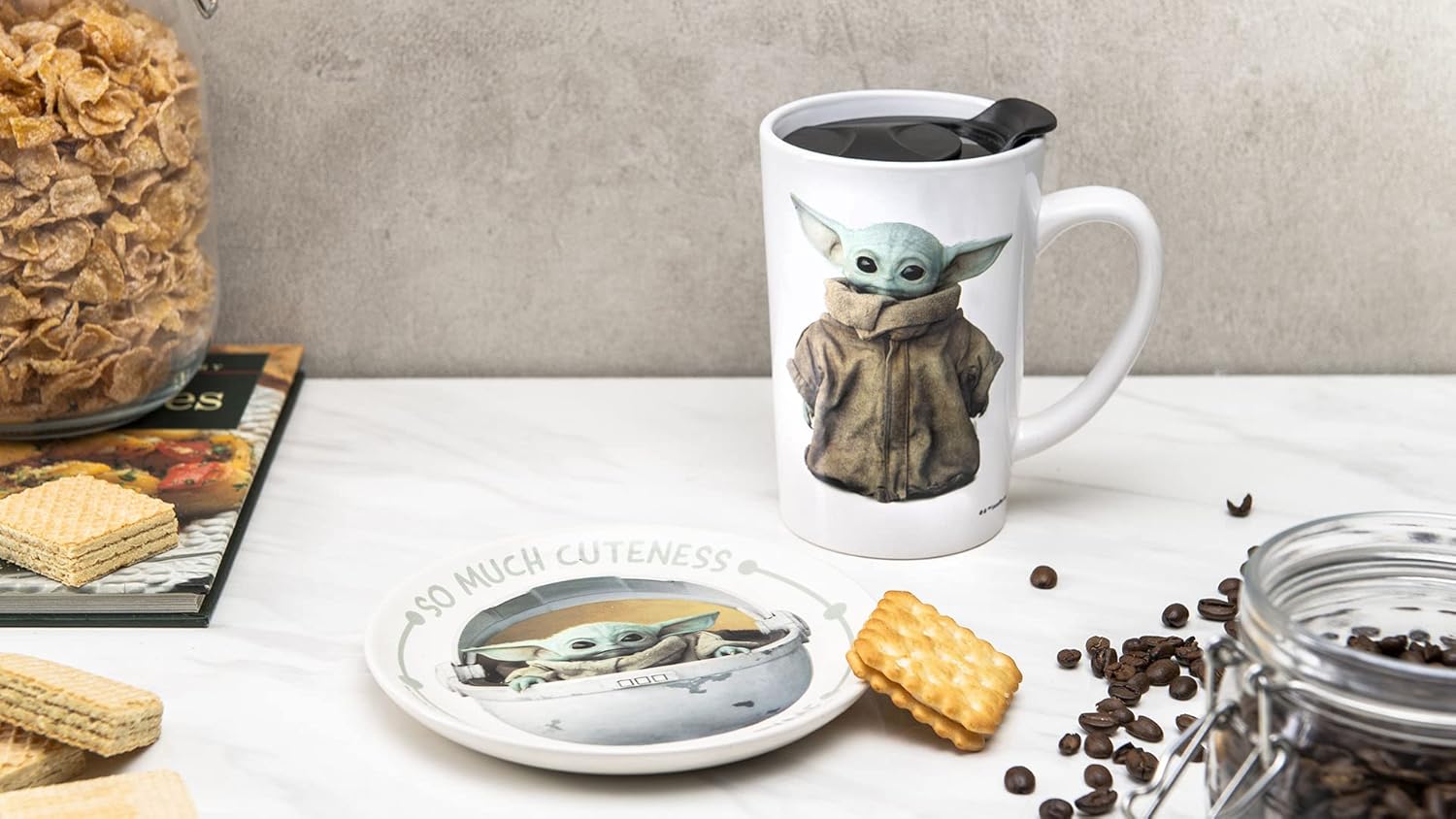 Zak Designs Star Wars The Mandalorian – Juego de tazas y platos de cerámica para café, té, desayuno o postre con tapa de taza de viaje (2 piezas,